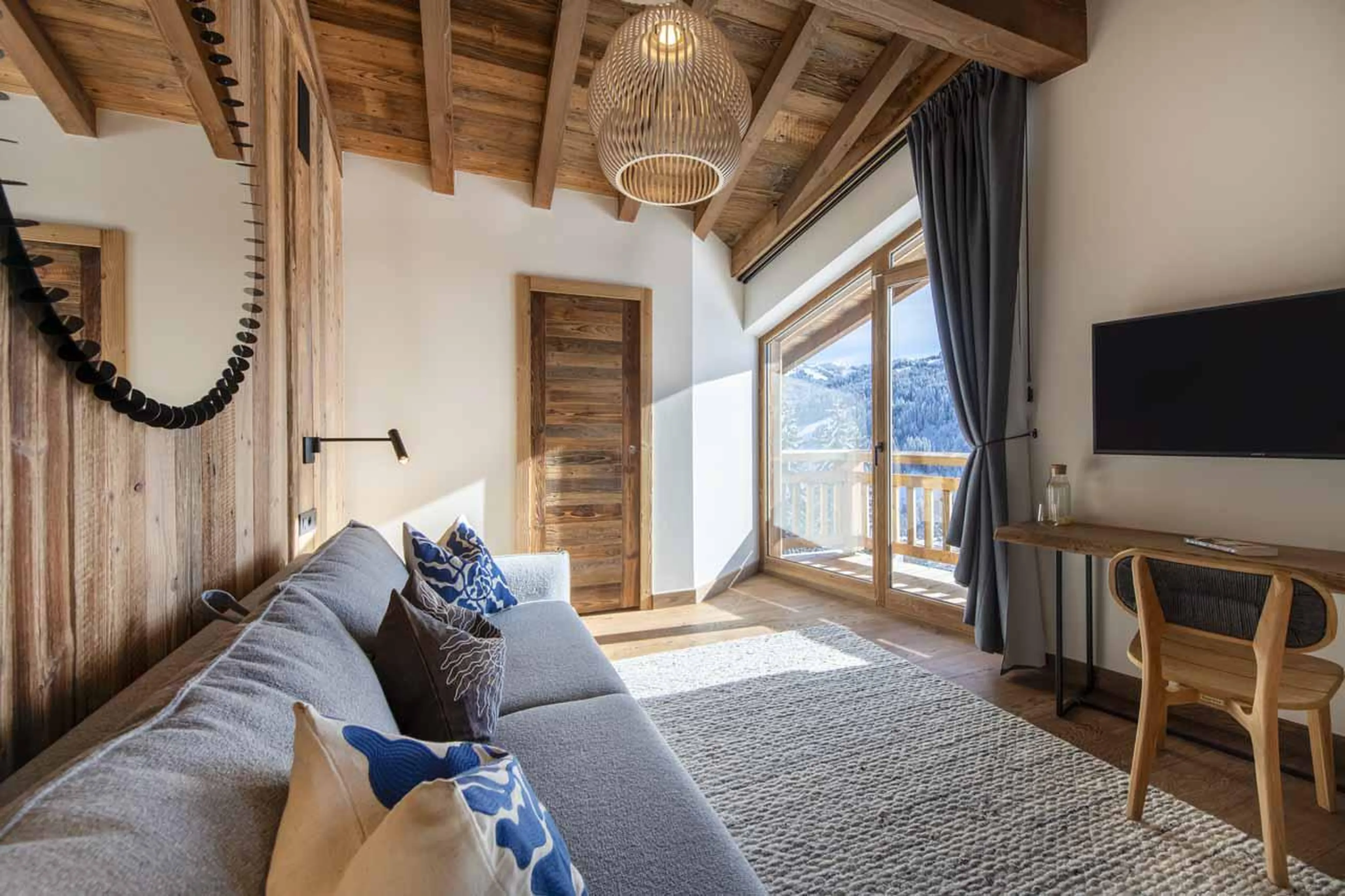 Sofa bed and desk in Chalet Fika, Les Gets