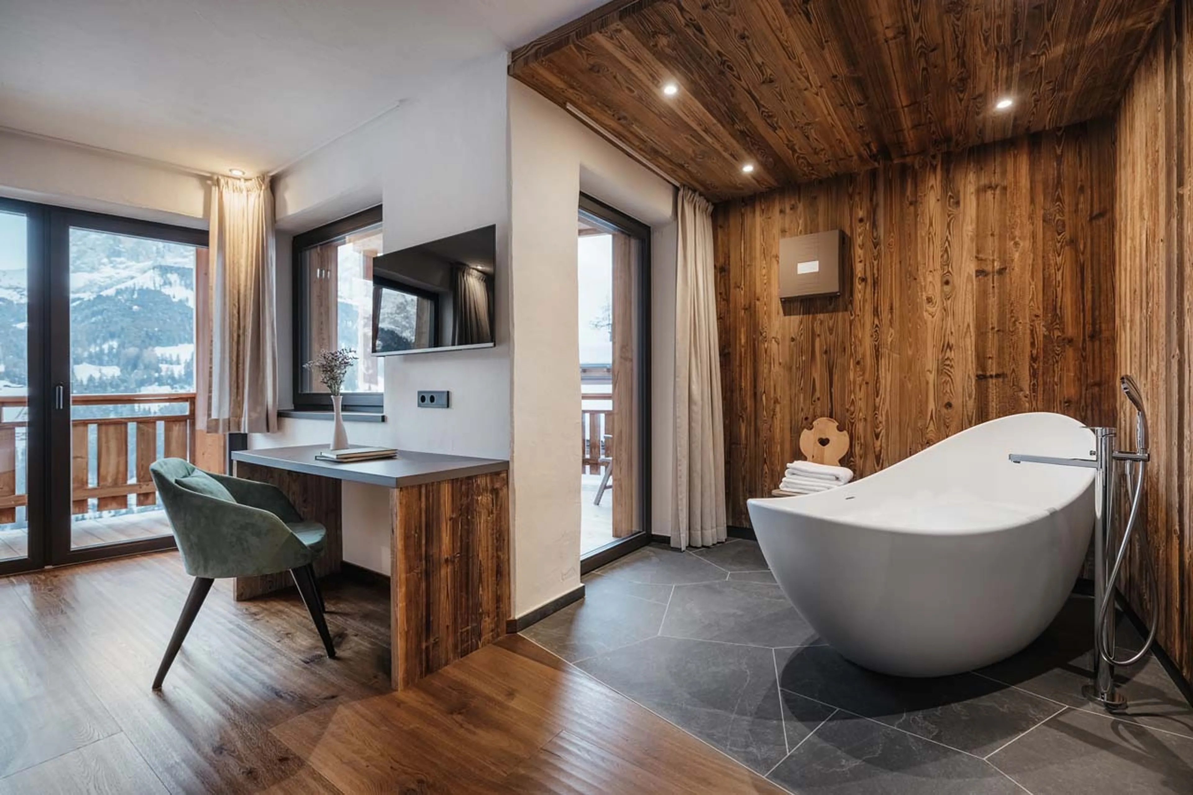 Desk and en-suite bathroom in Chalet Filip, Val Gardena
