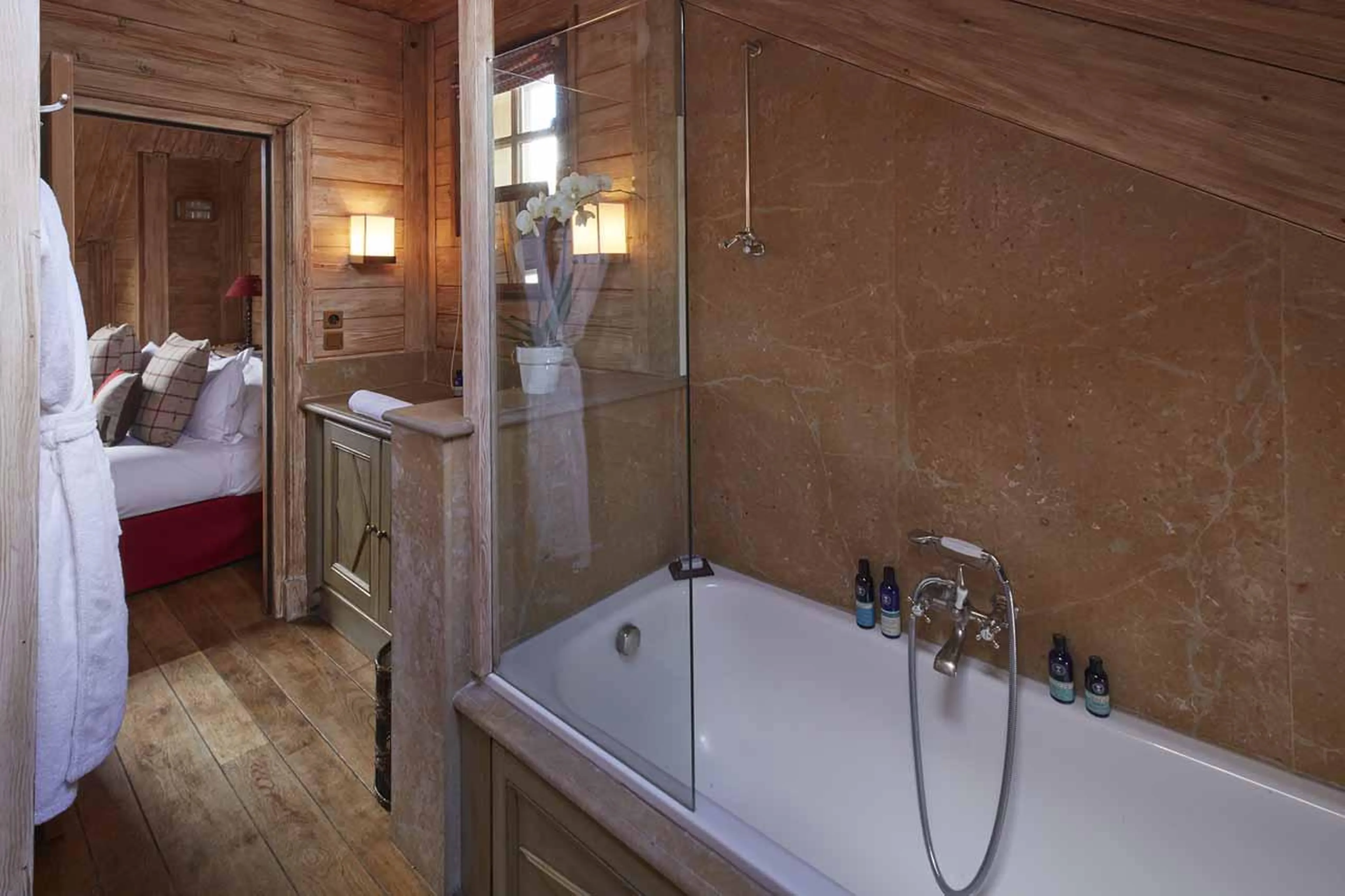 Bathroom four at Chalet Foinsbois in Meribel