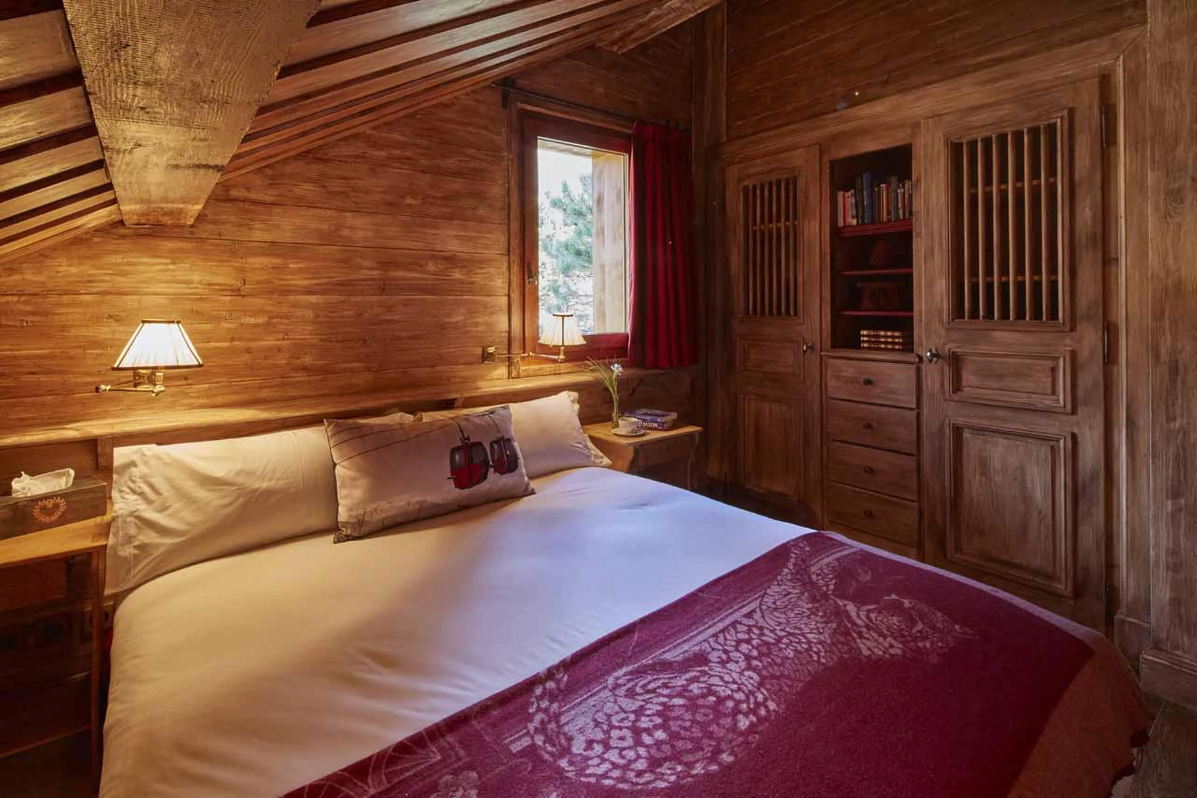 Bedroom six at Chalet Foinsbois in Meribel