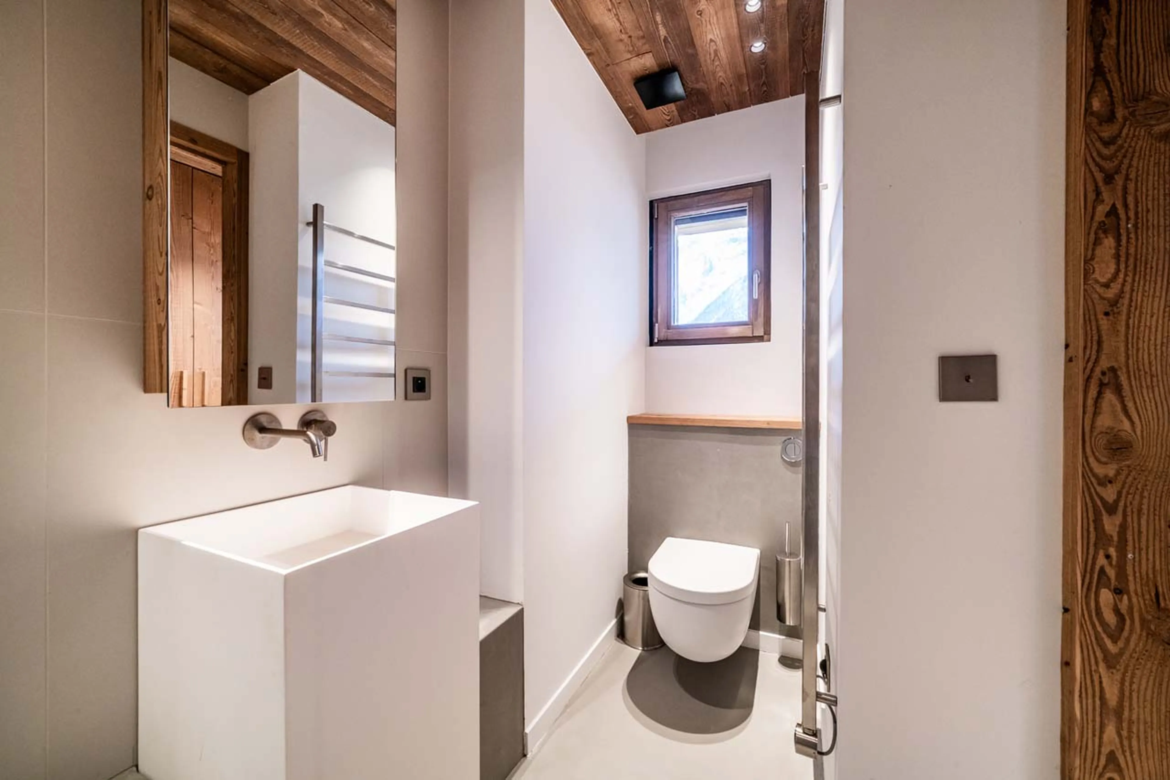 WC and basin at Chalet Foxden in Chamonix