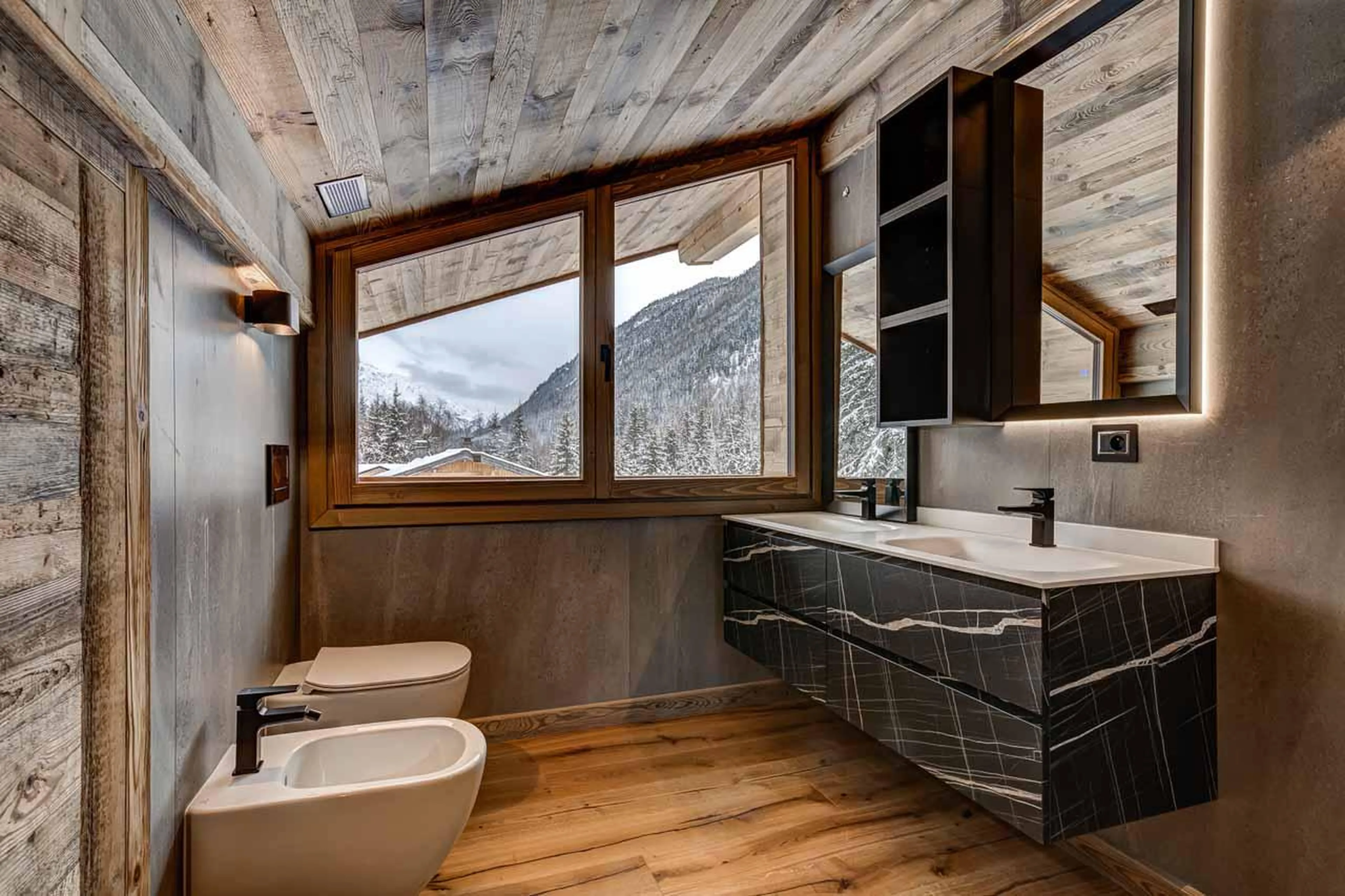 En-suite shower room for Master bedroom at Chalet Freya in Chamonix