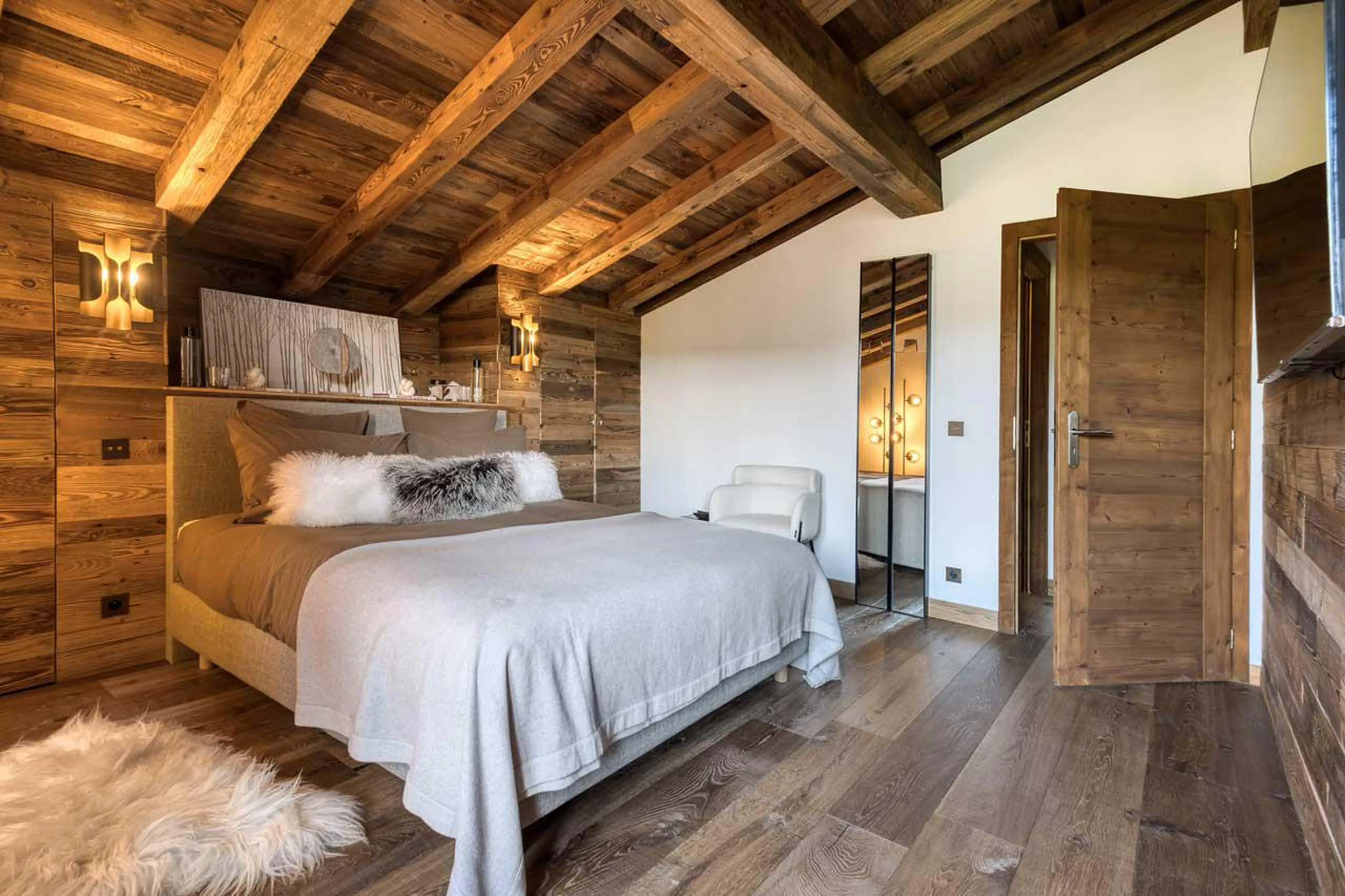 Cosy double bedroom at Chalet Gaia in Megeve