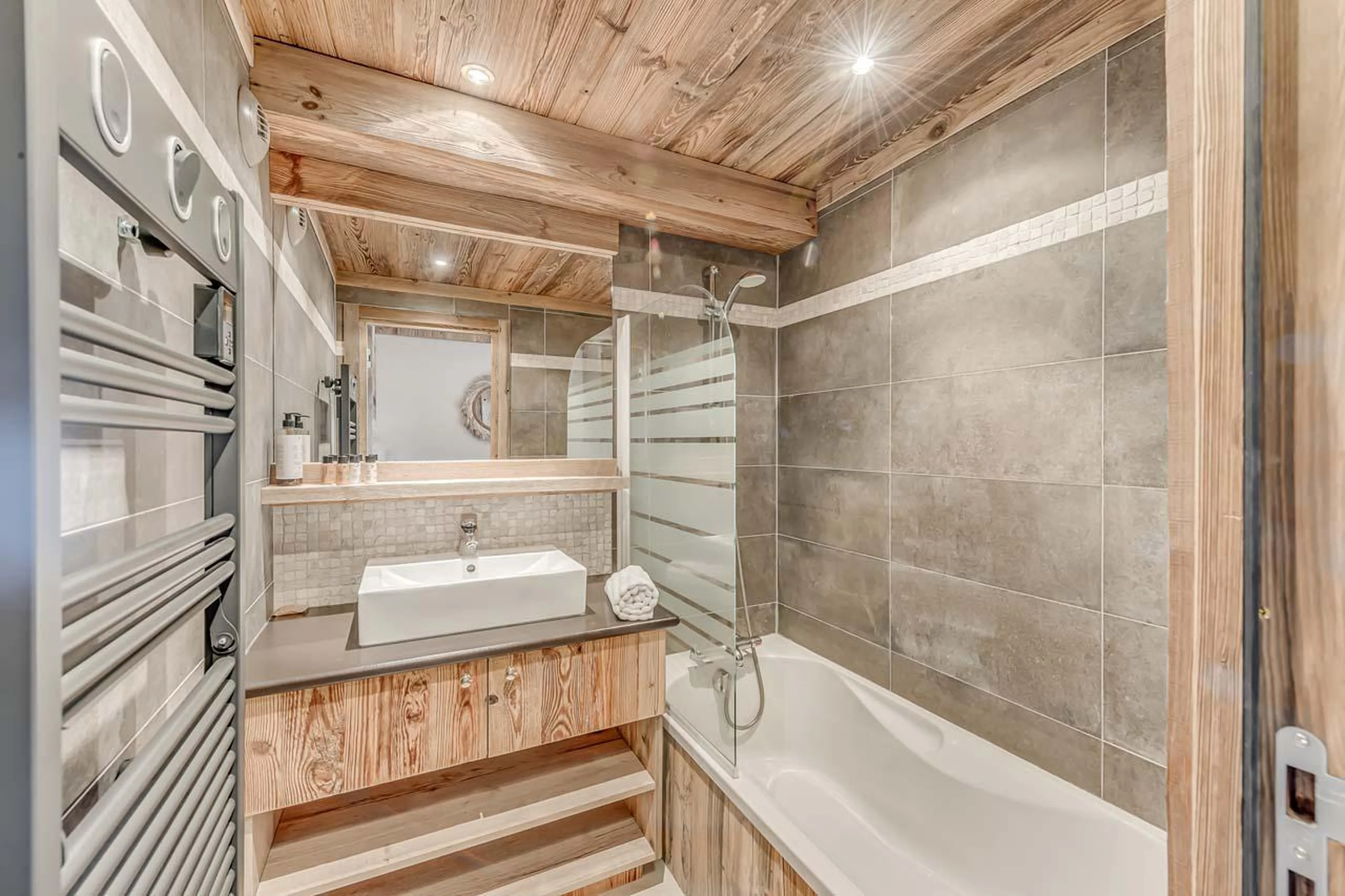 En suite bathroom at Chalet Ganga in Tignes