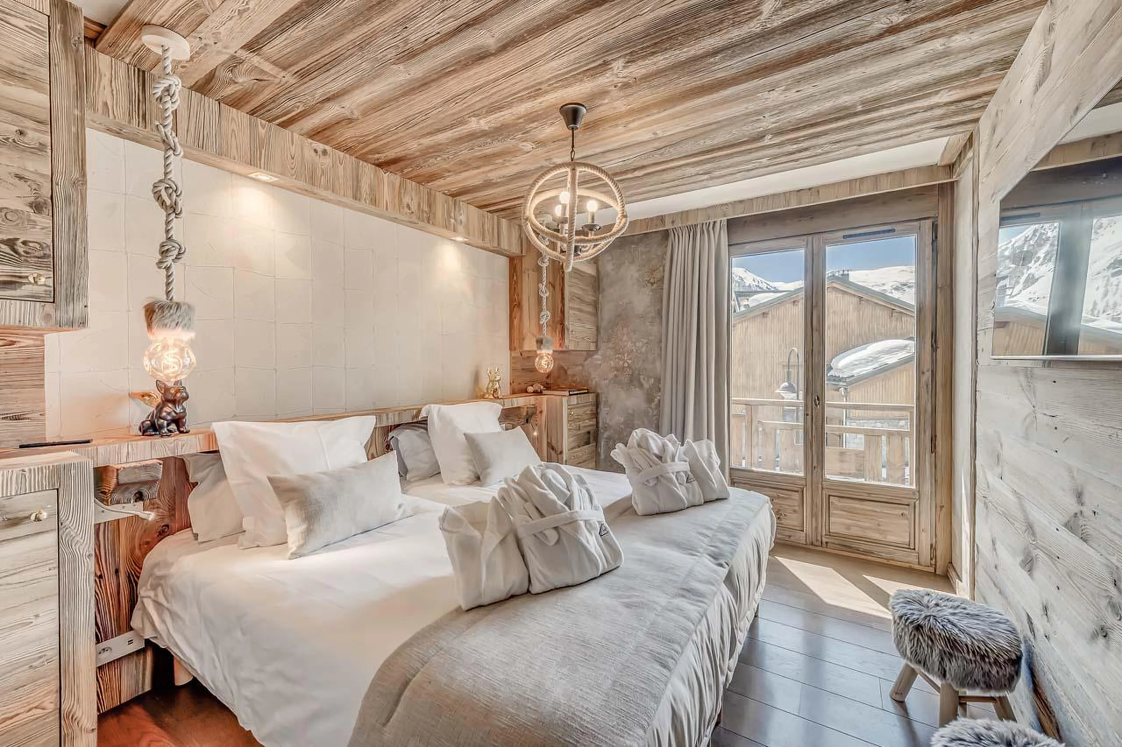 Roomy twin/double bedroom Corde at Chalet Ganga in Tignes