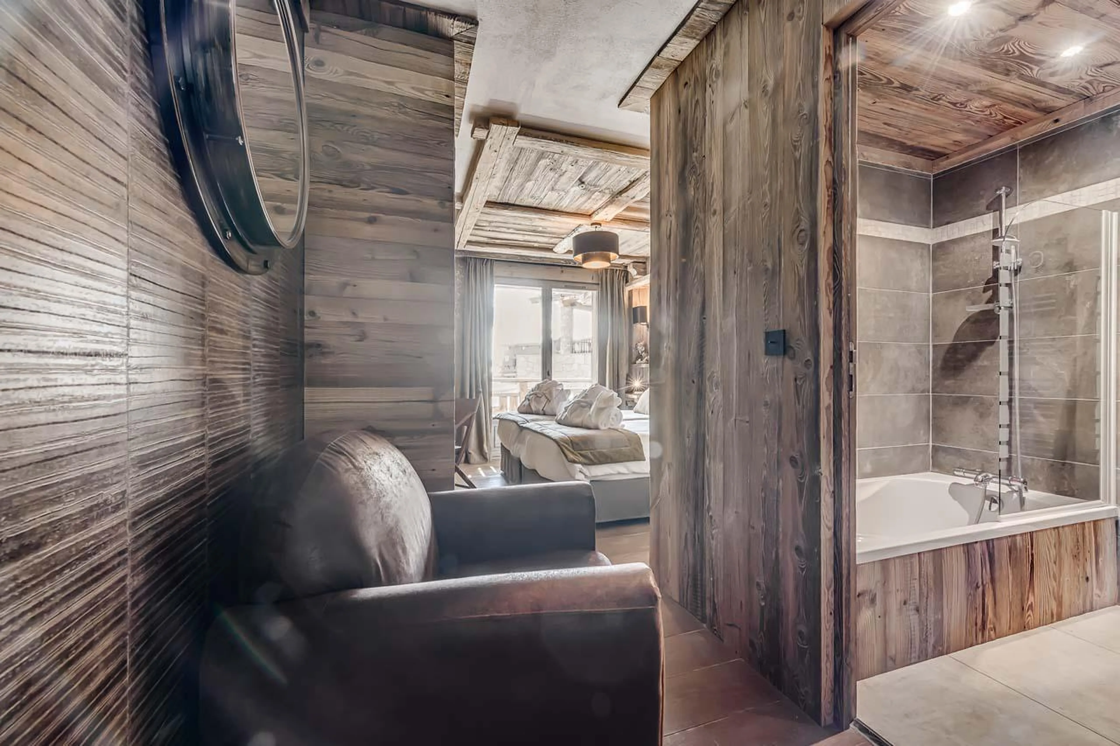 En suite bathroom with bathtub at Chalet Ganga in Tignes