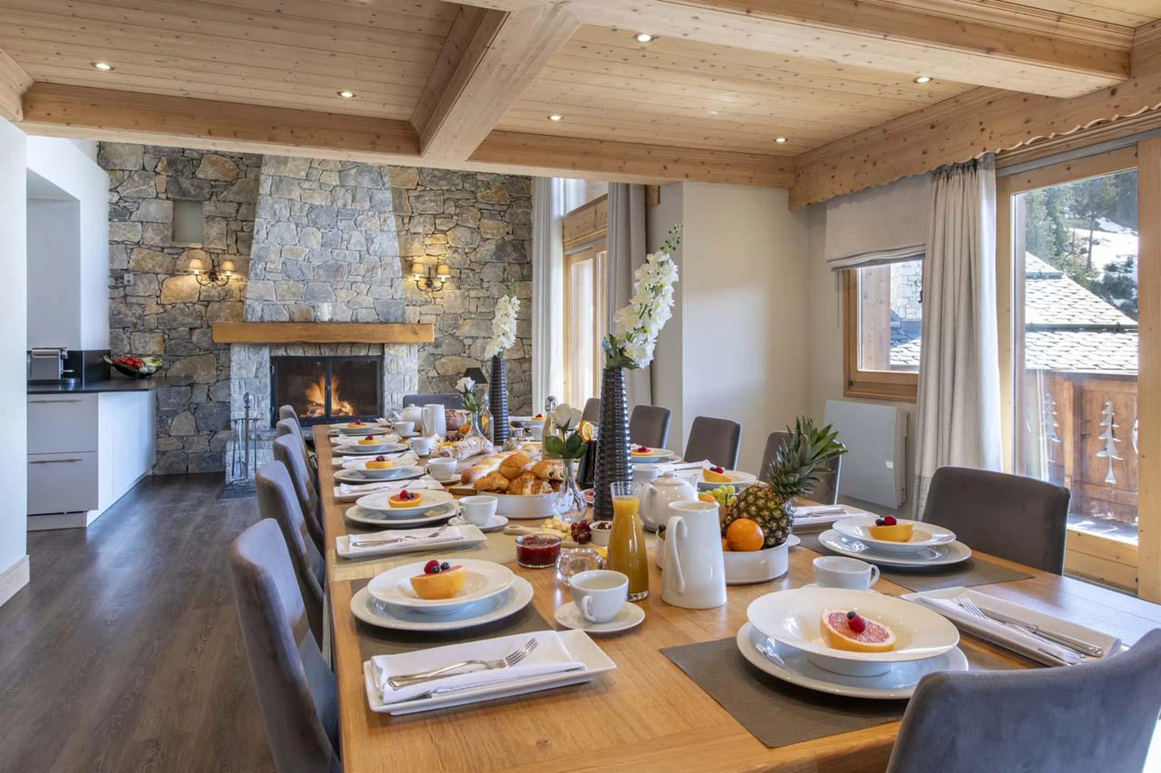 Oak dining table seating 12 guests at Chalet Genepi in Meribel
