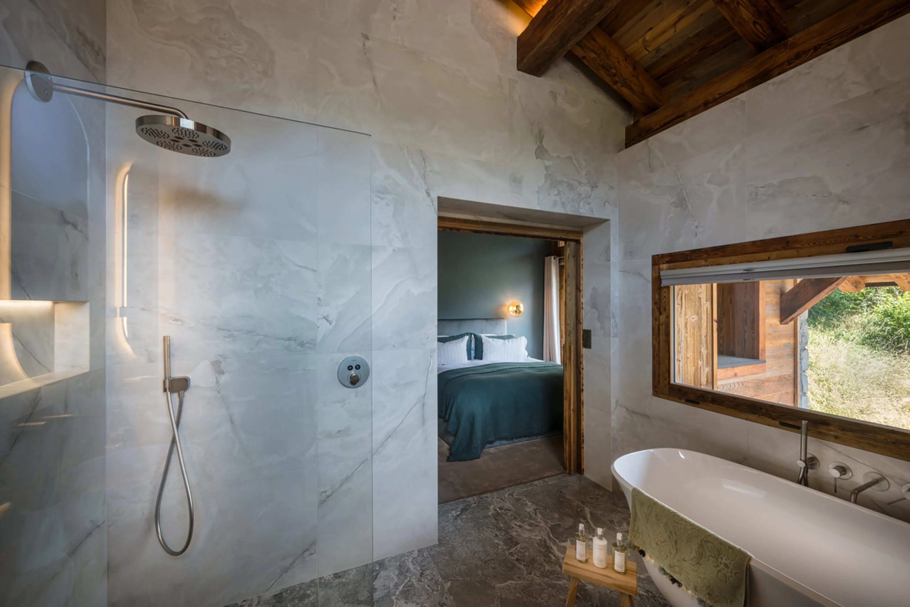 Master bathroom at Chalet Genevieve in Morzine