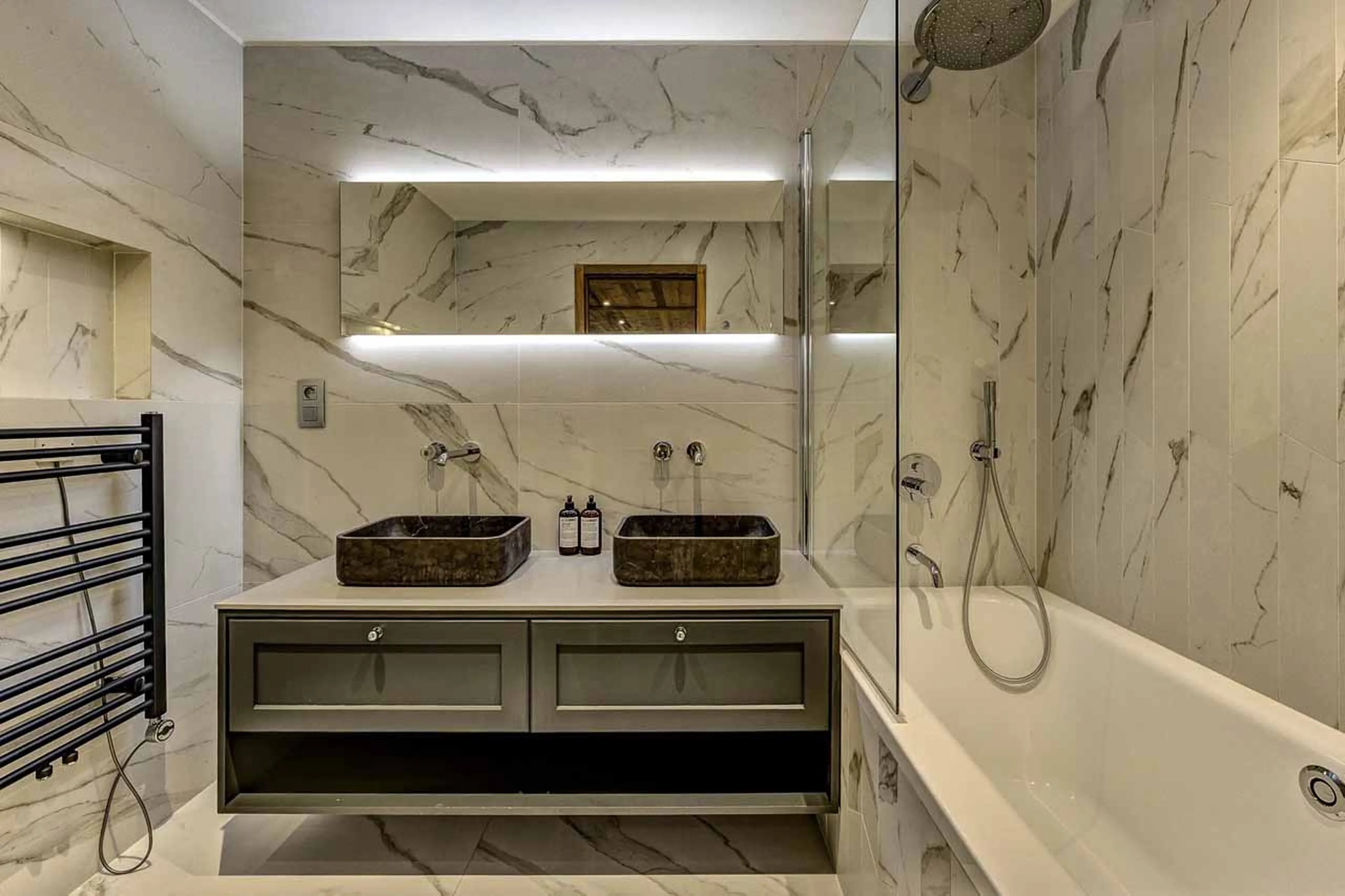 Bathroom five at Chalet Goldilocks in Morzine