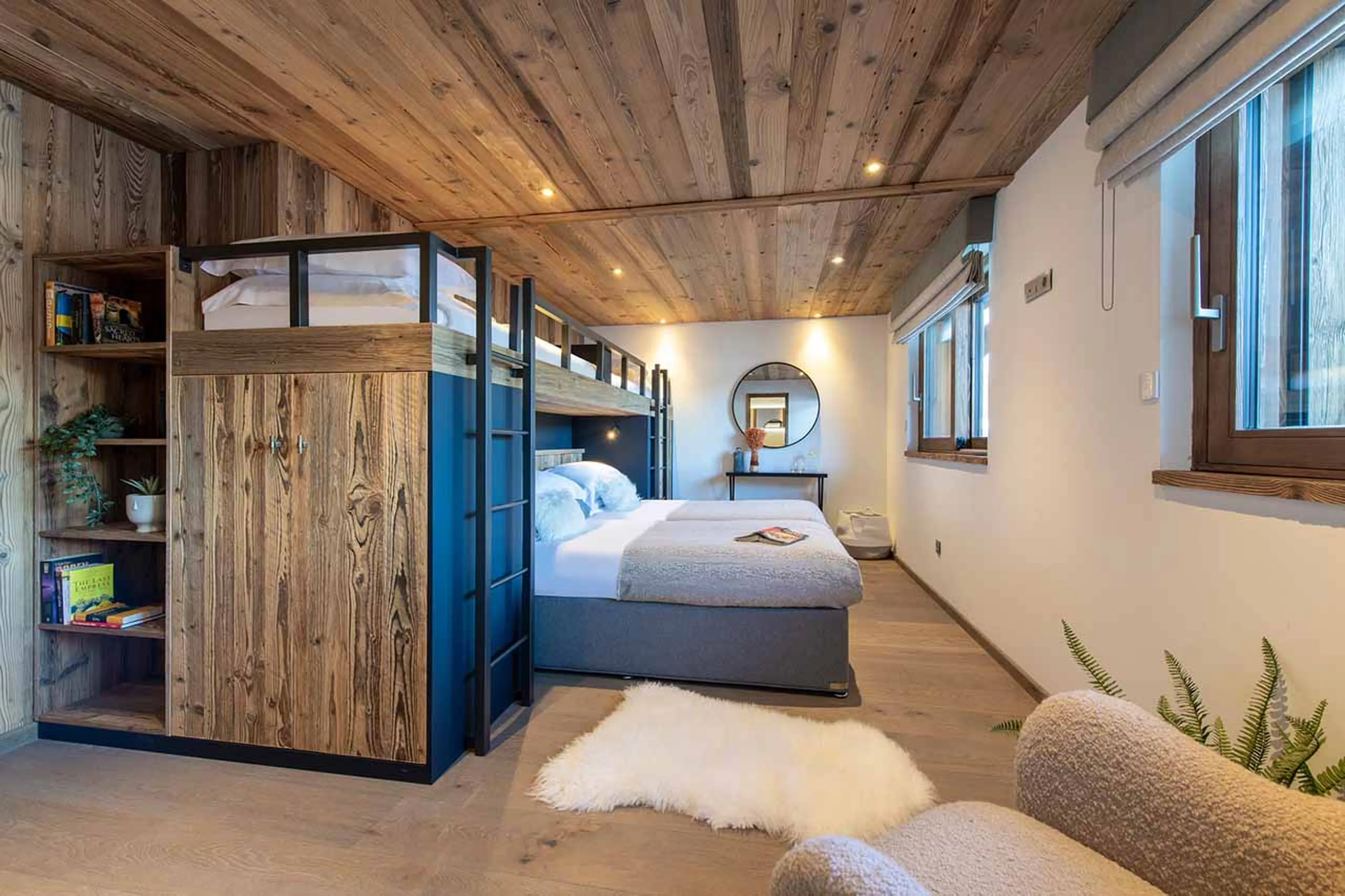 Spacious bunk room at Chalet Goldilocks in Morzine