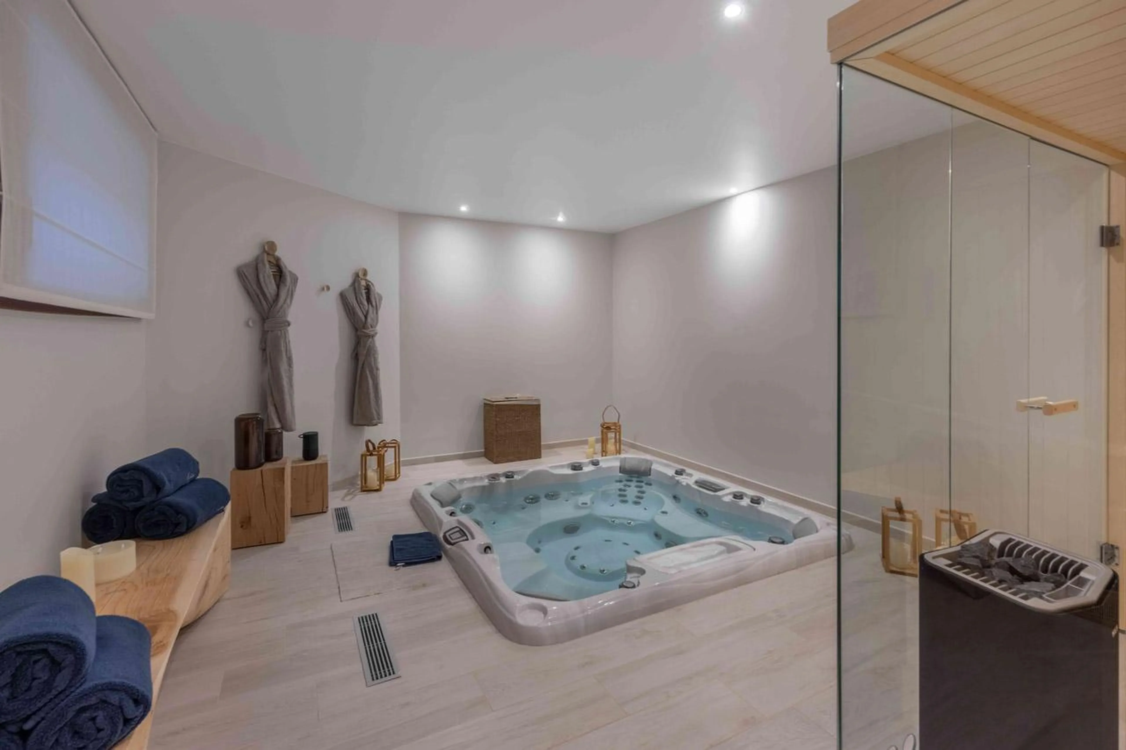 Hot tub in Chalet Goyard, Courchevel 1650