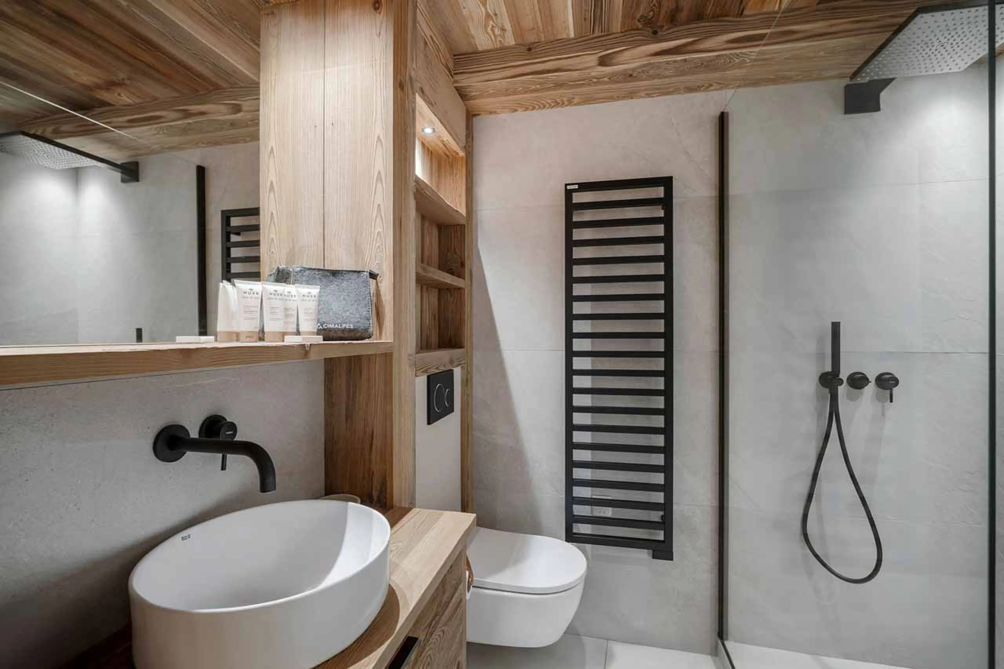 Bedroom 3 en-suite at Grace Dieu in Courchevel 1850