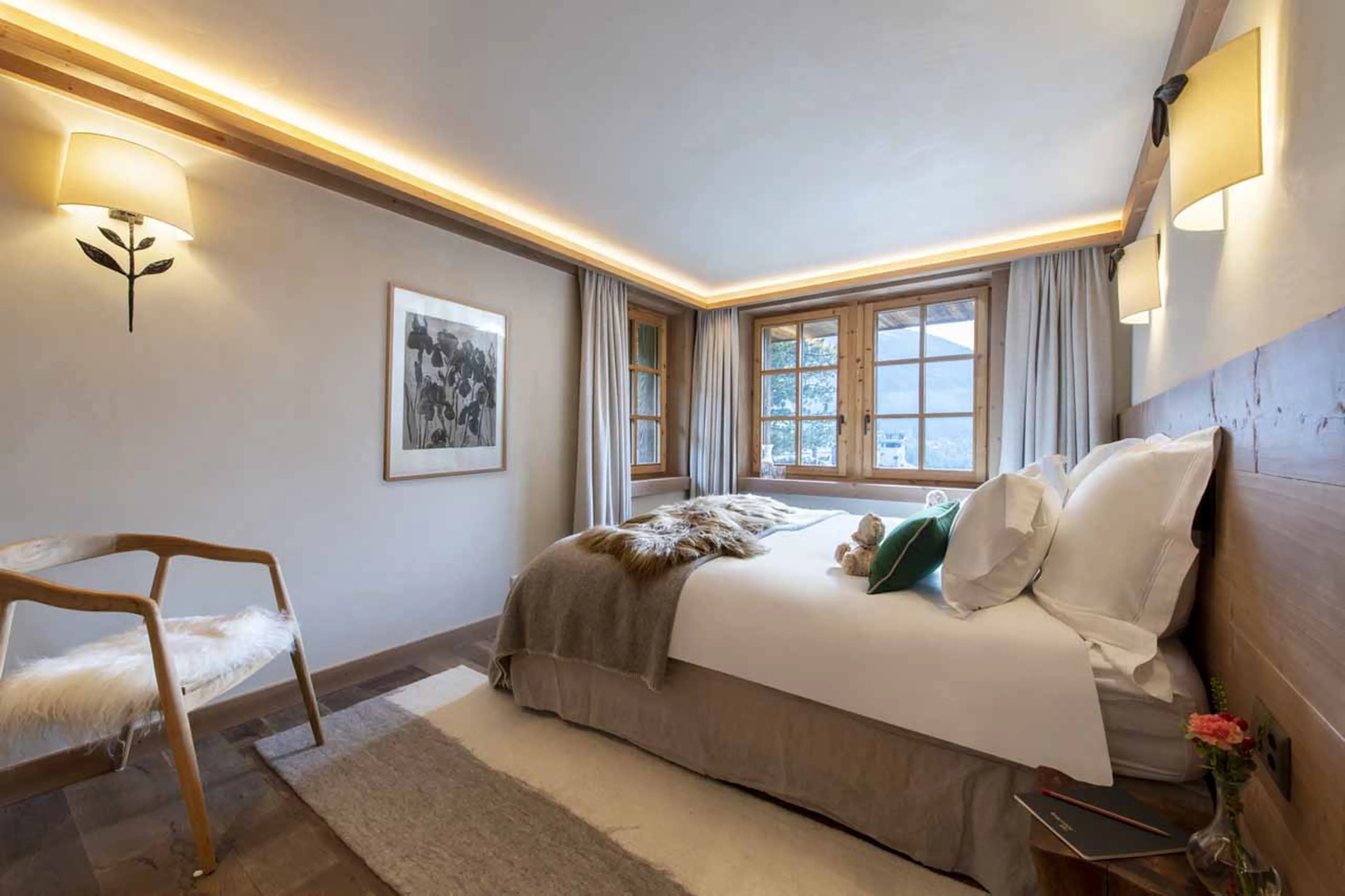 Spacious twin/double bedroom at Chalet Grand Coeur in Verbier