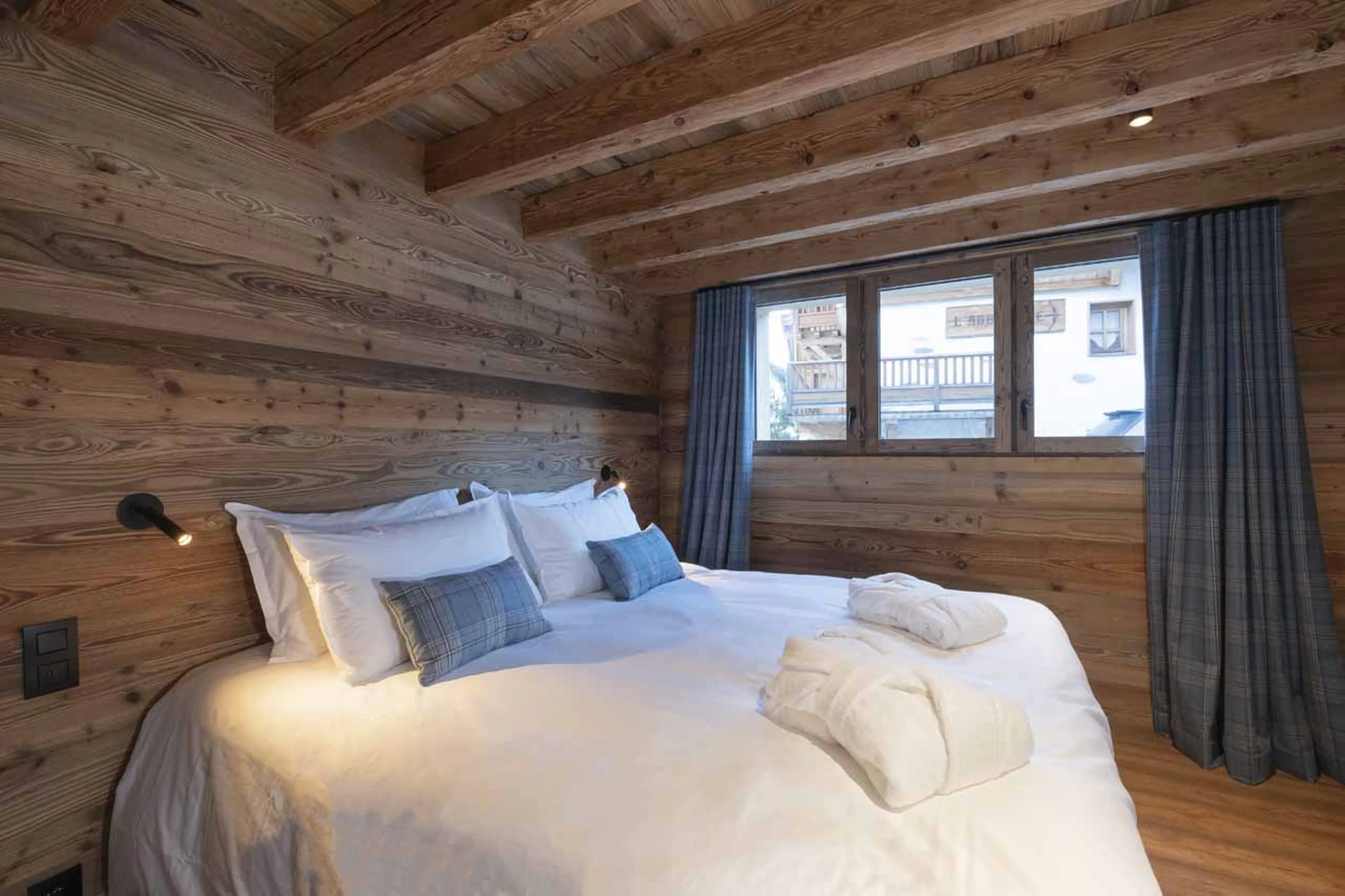 Double bedroom in Chalet Grande Kalinka, Meribel