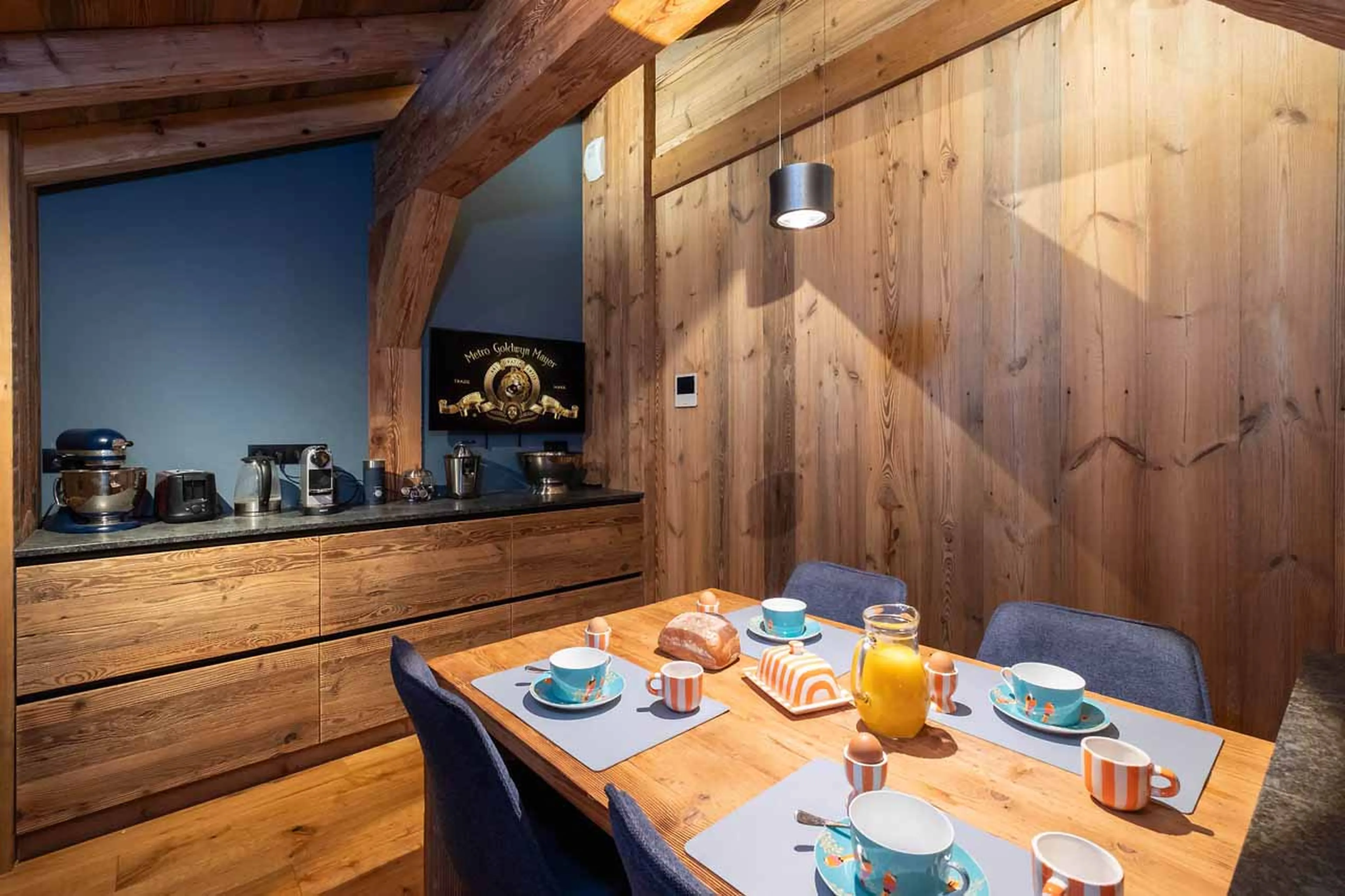Dining table in Chalet Grande Kalinka, Meribel
