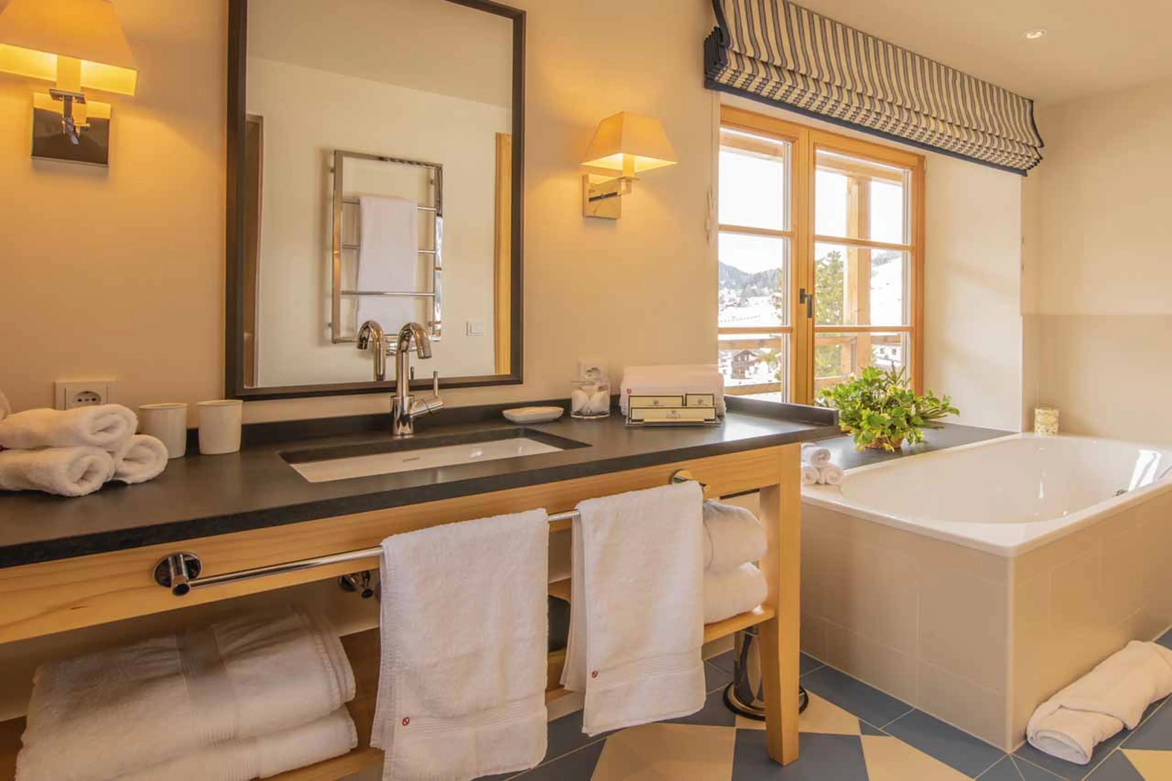 En-suite bathroom at Chalet Griffin in St Anton