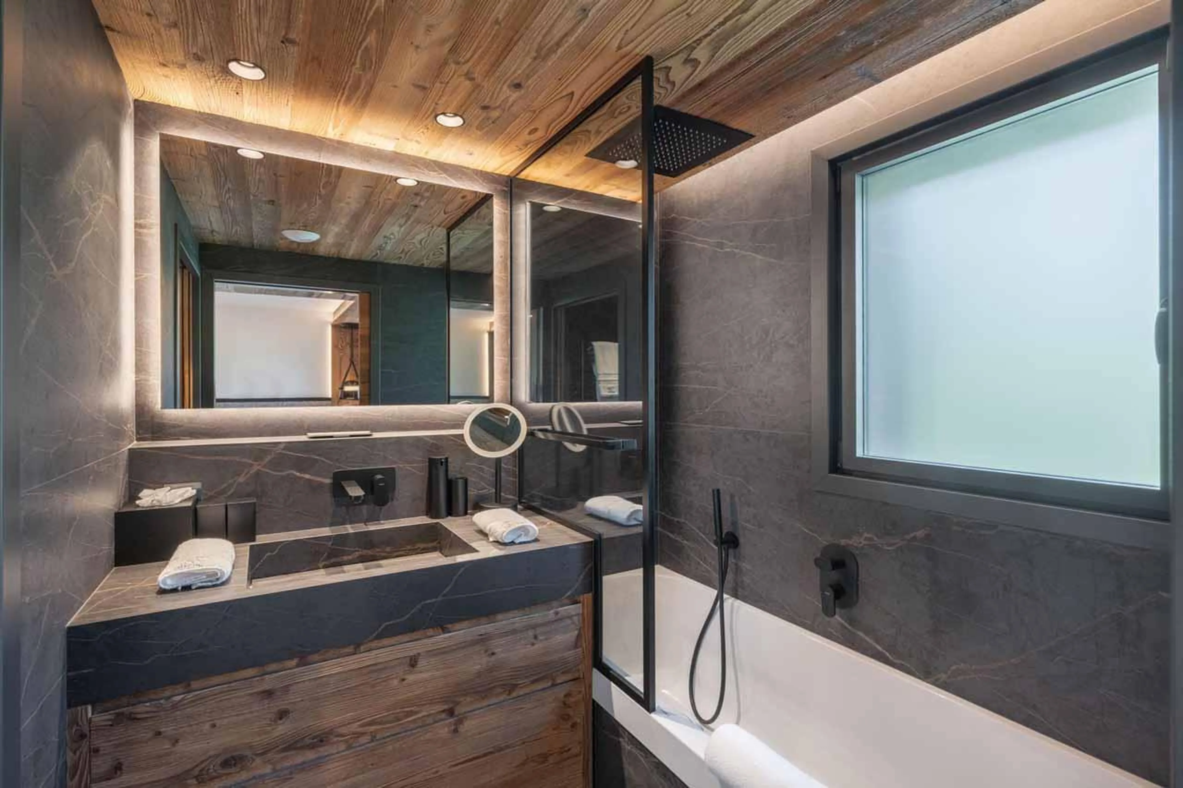 Bathroom in Chalet Grizzly, Megeve