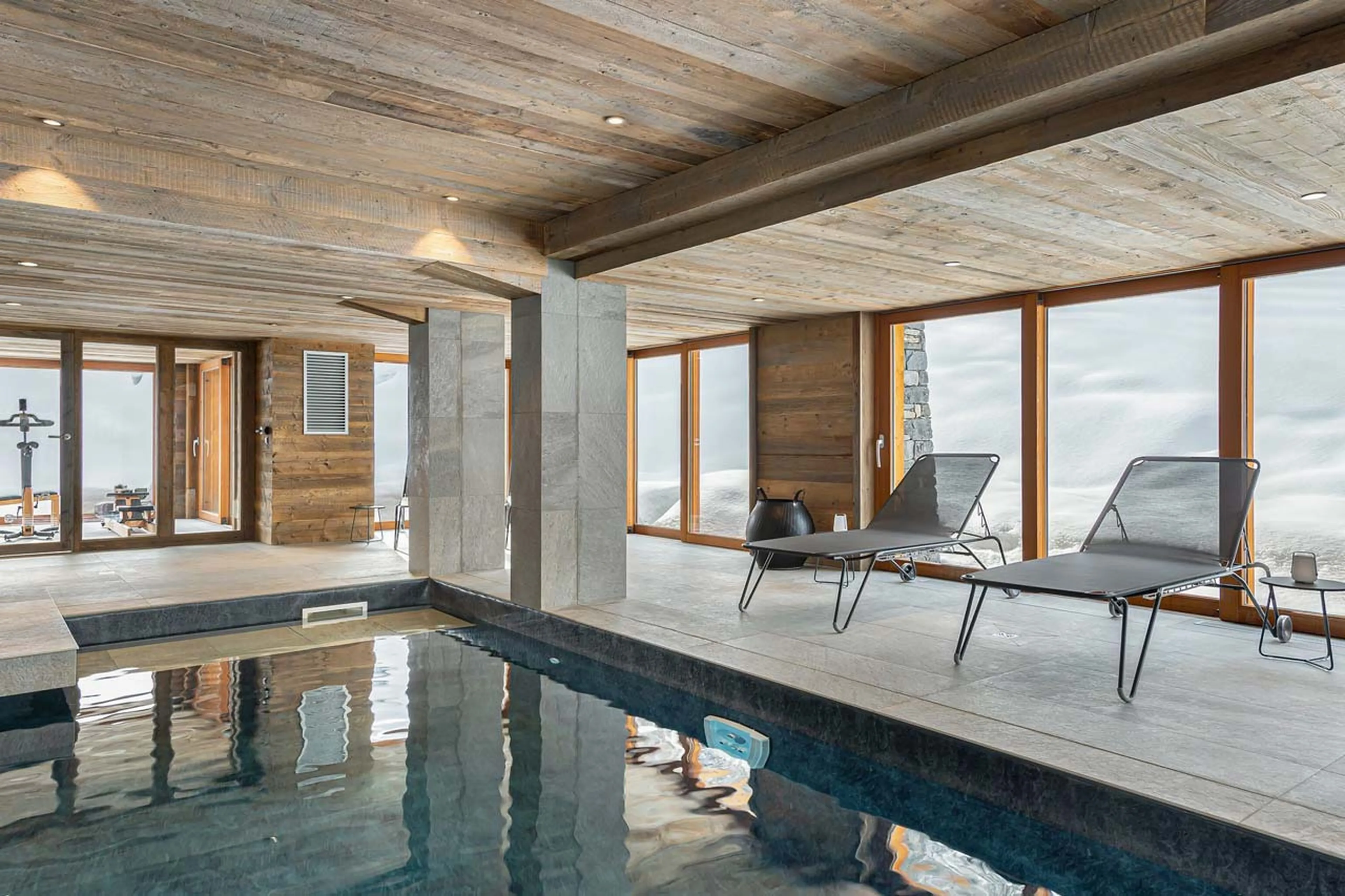 Relaxation area beside pool of Chalet Haapiti in Meribel