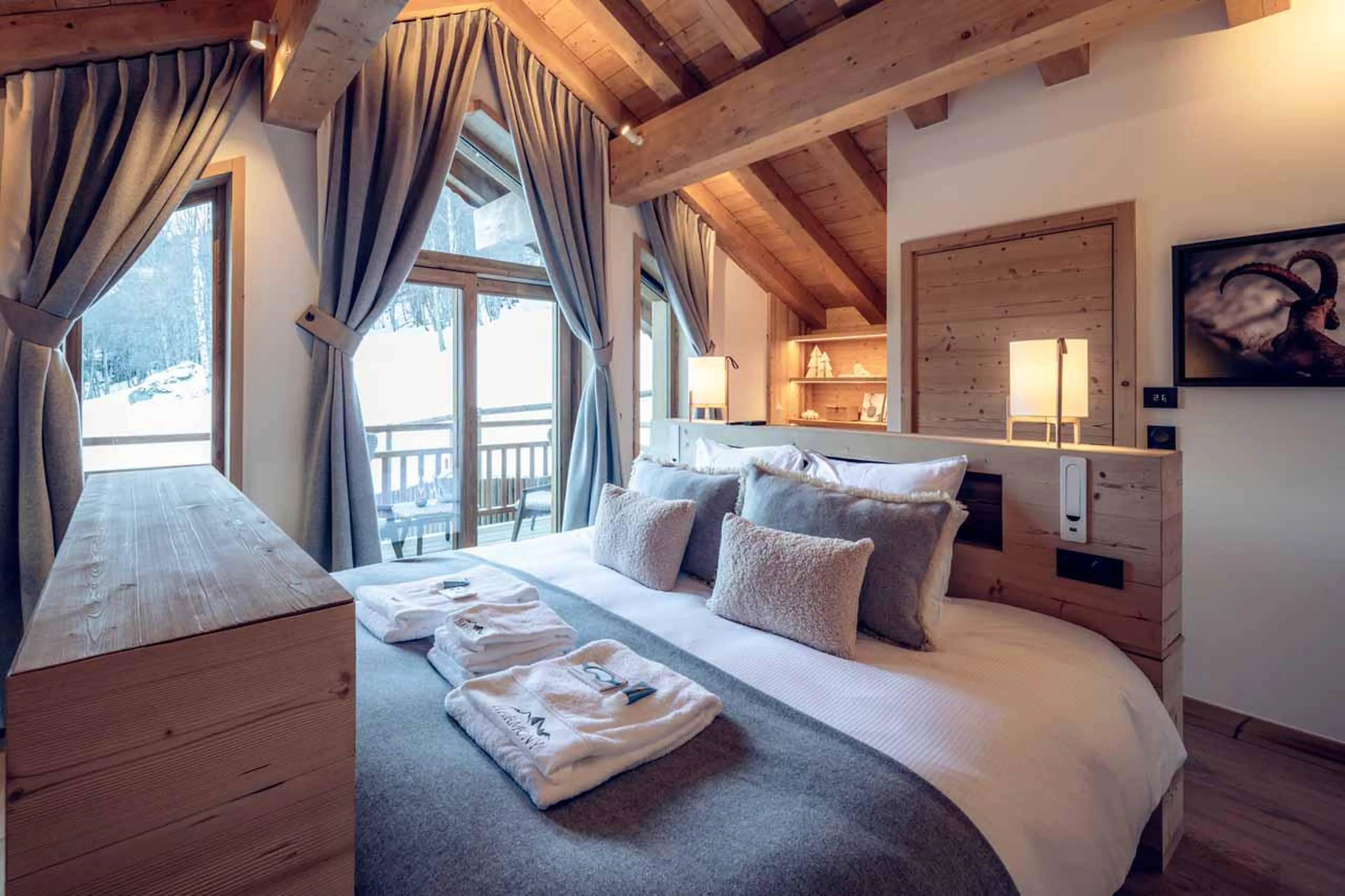 Bright and cosy master suite at Chalet Harmony in Meribel