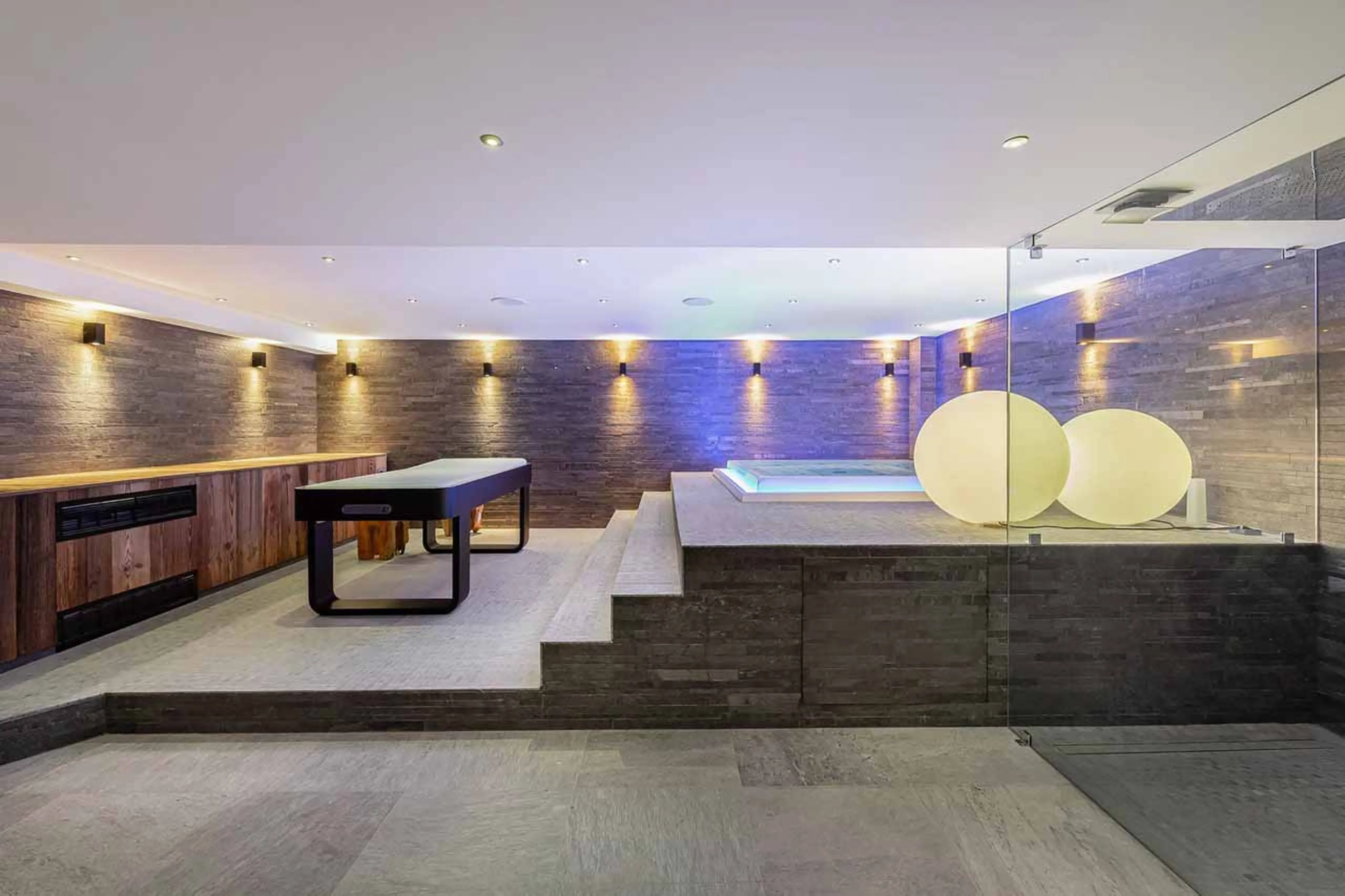 Massage table at Chalet Hermine Blanche in Val d'Isere