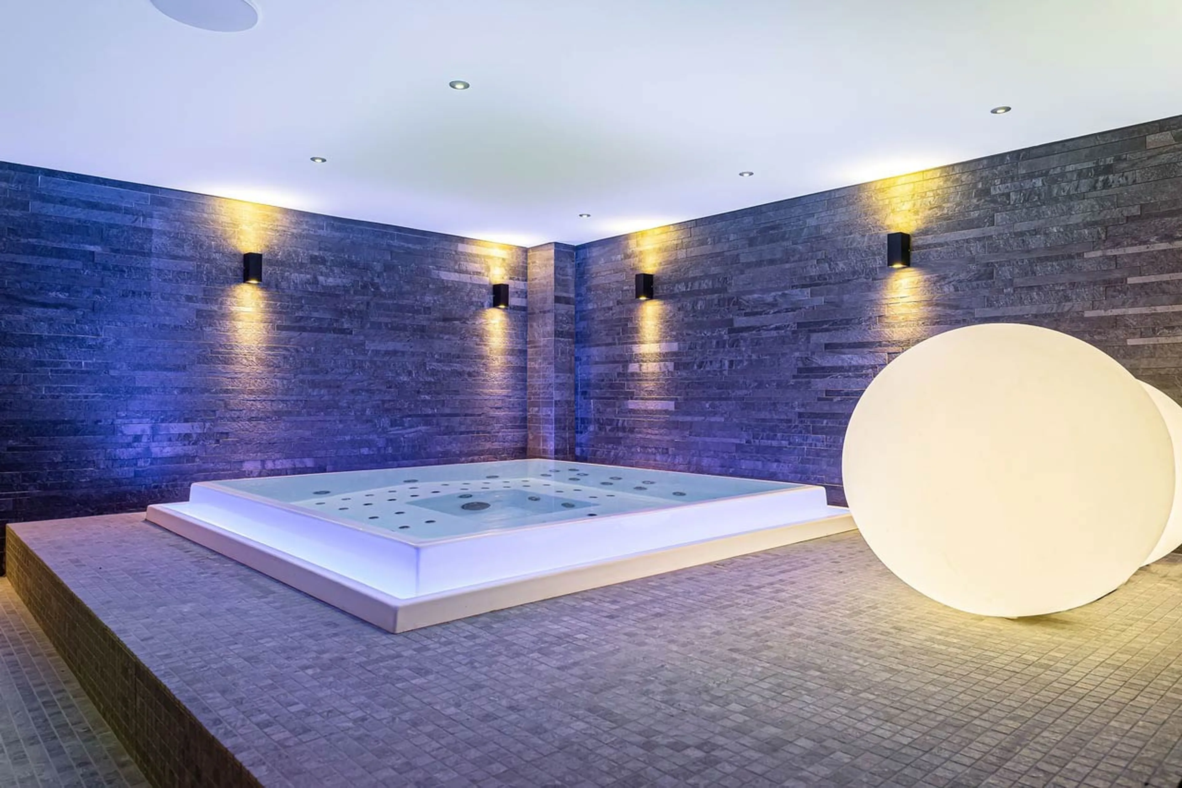 Jacuzzi at Chalet Hermine Blanche in Val d'Isere