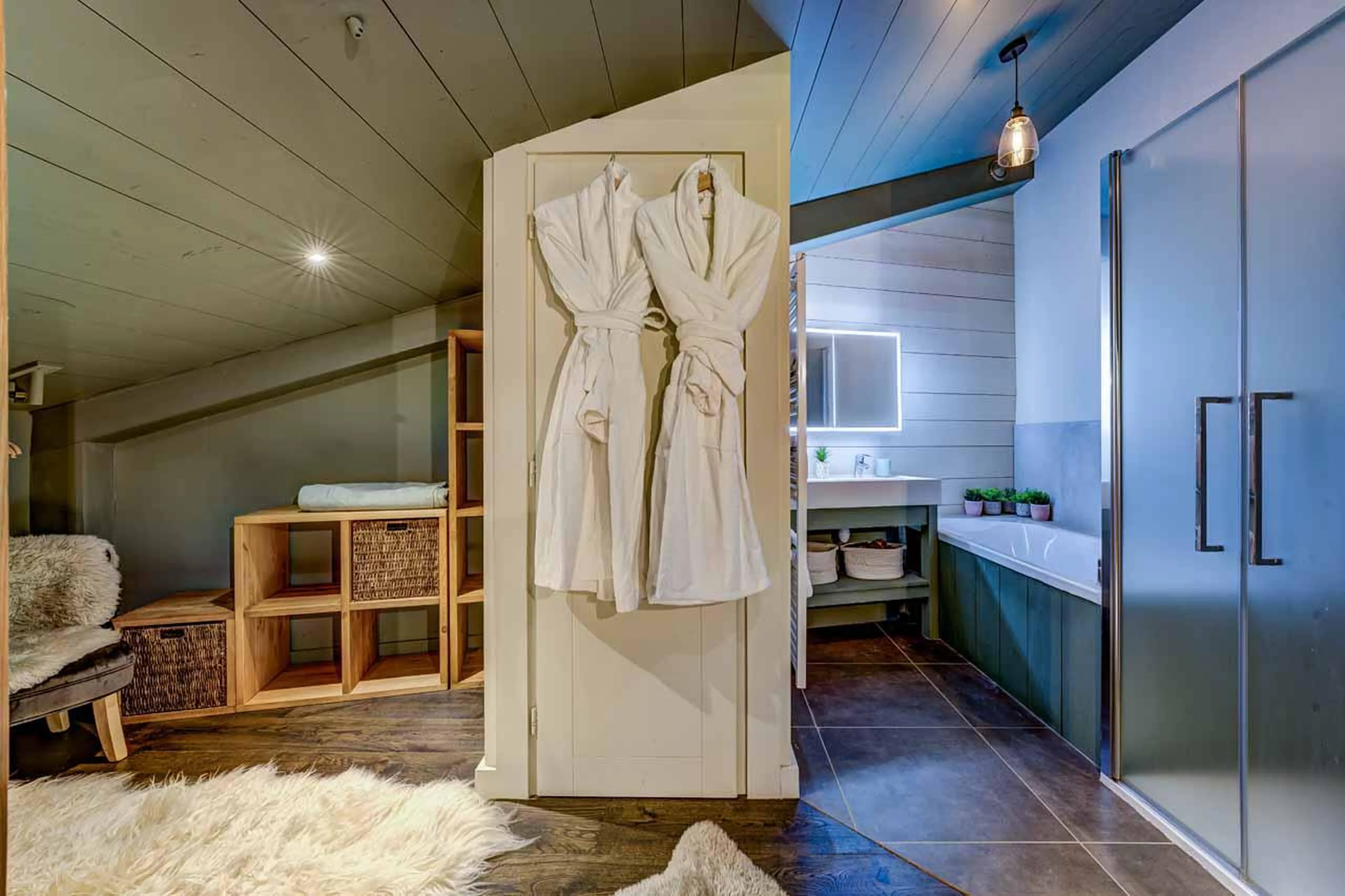 En-suite bathroom at Hibou in Chamonix