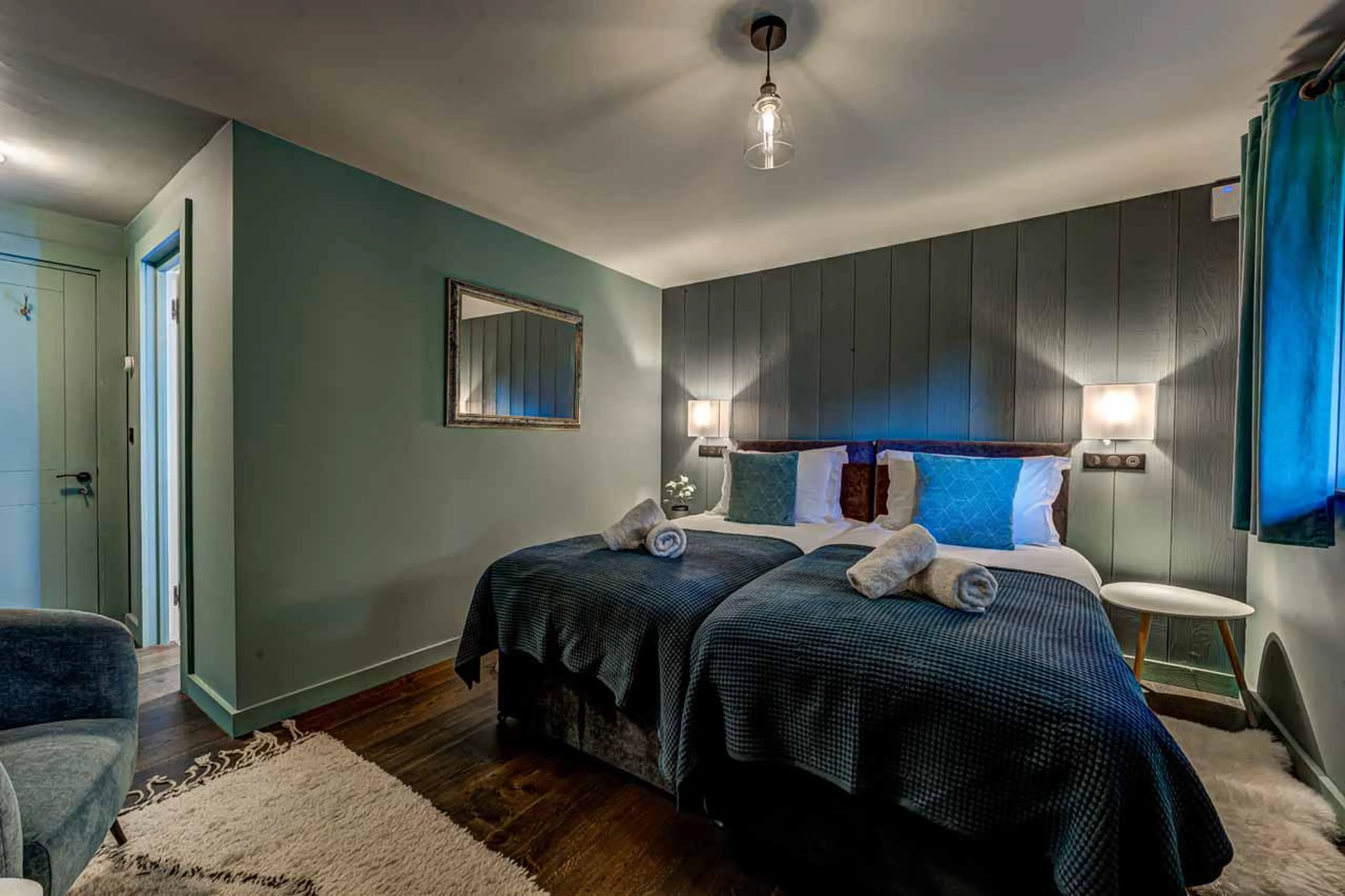 Twin/double bedroom two at Hibou in Chamonix