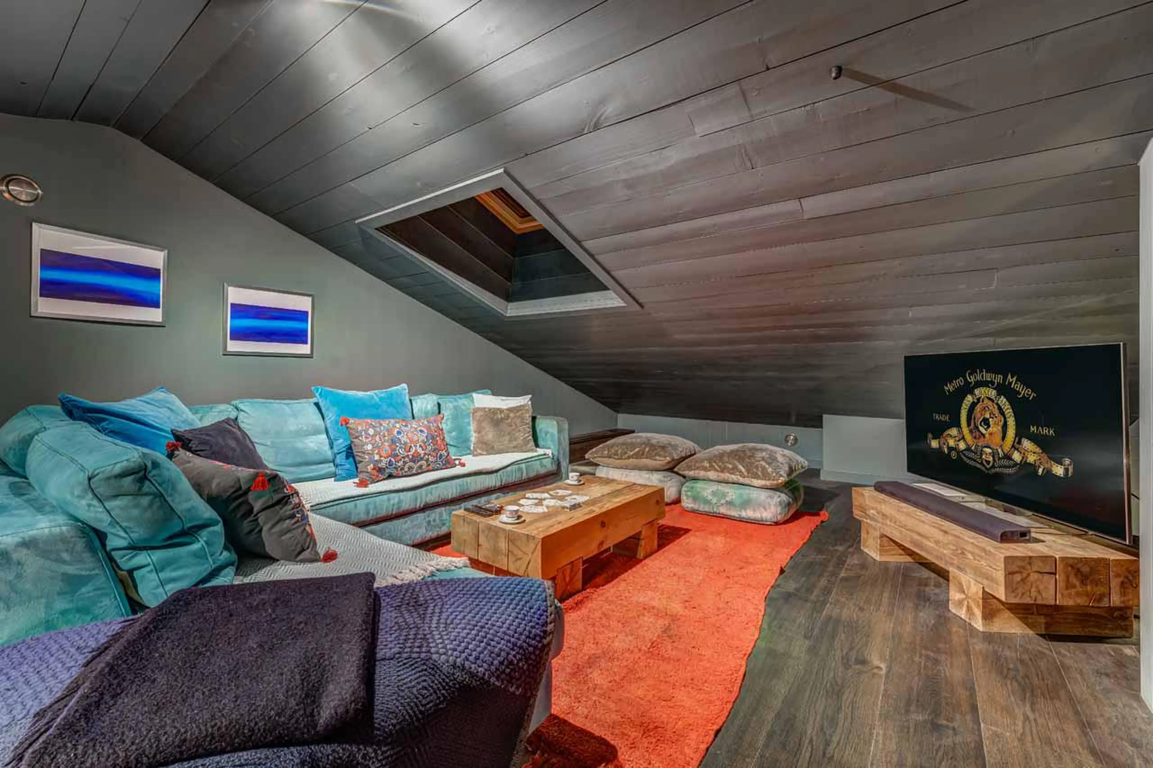 TV room at Hibou in Chamonix