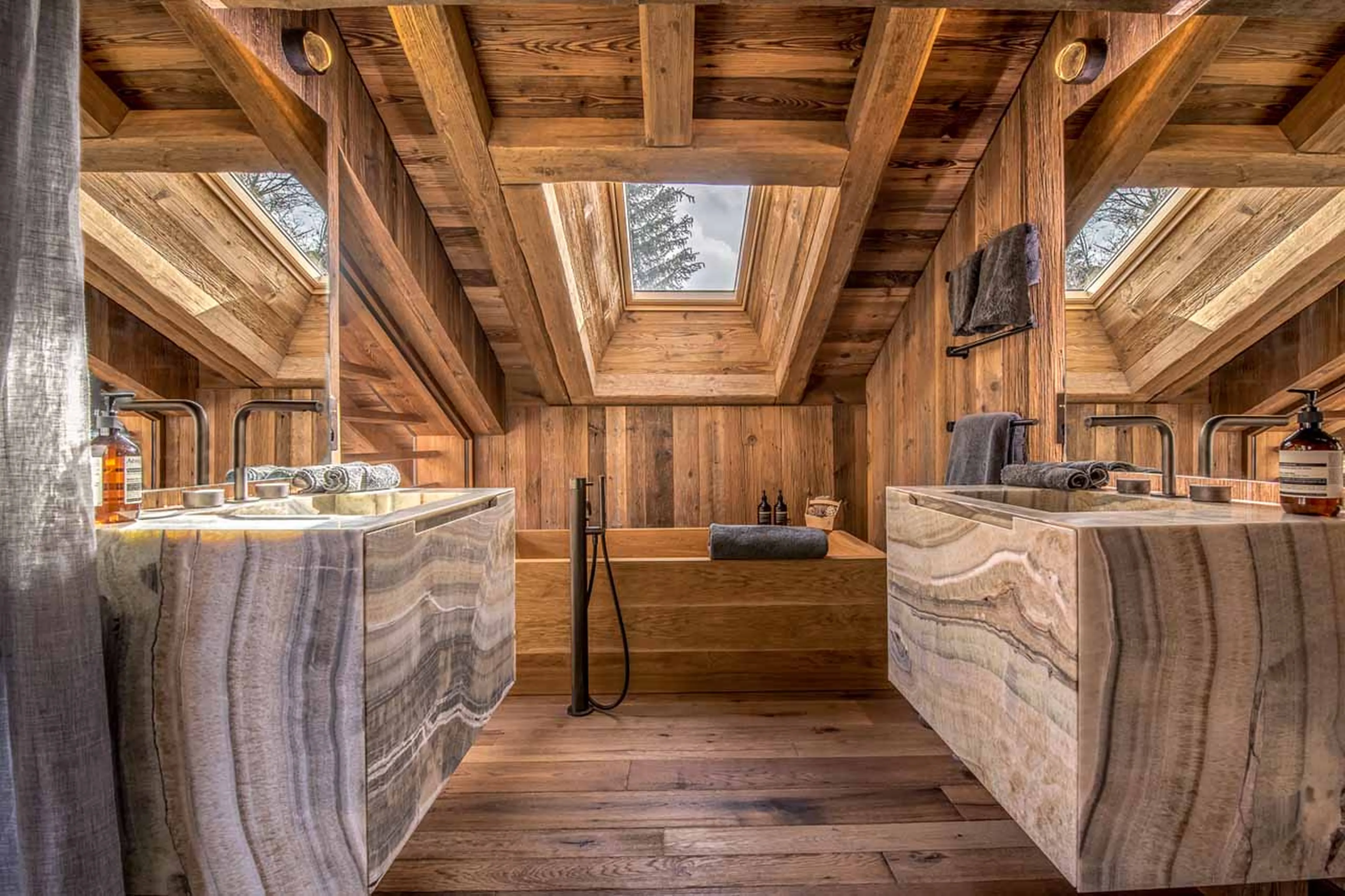 Bedroom 1 en-suite at Chalet Himalaya in Meribel