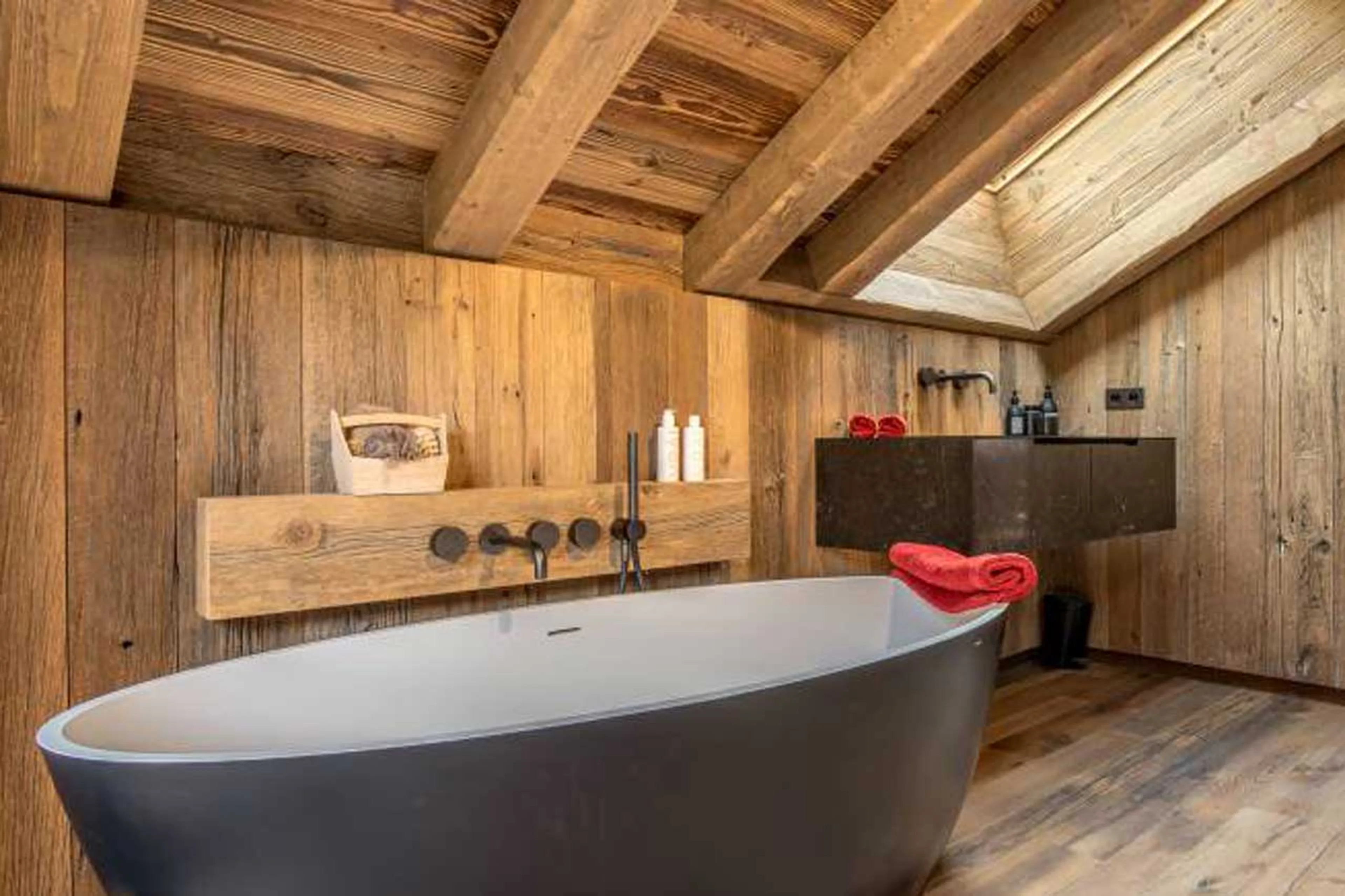 Bedroom 4 en-suite at Chalet Himalaya in Meribel
