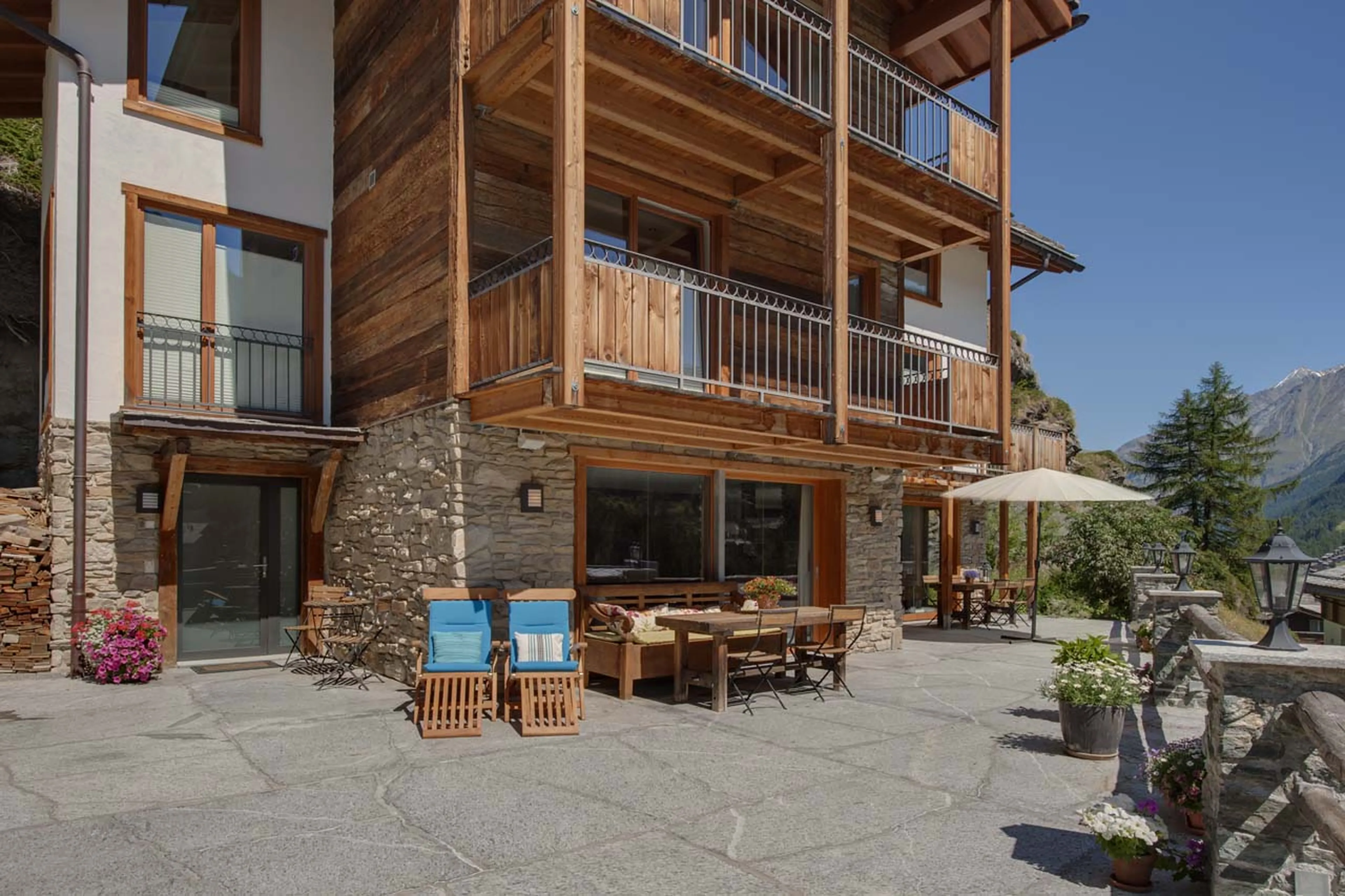 Furnished terrace of Chalet Ibron in Zermatt