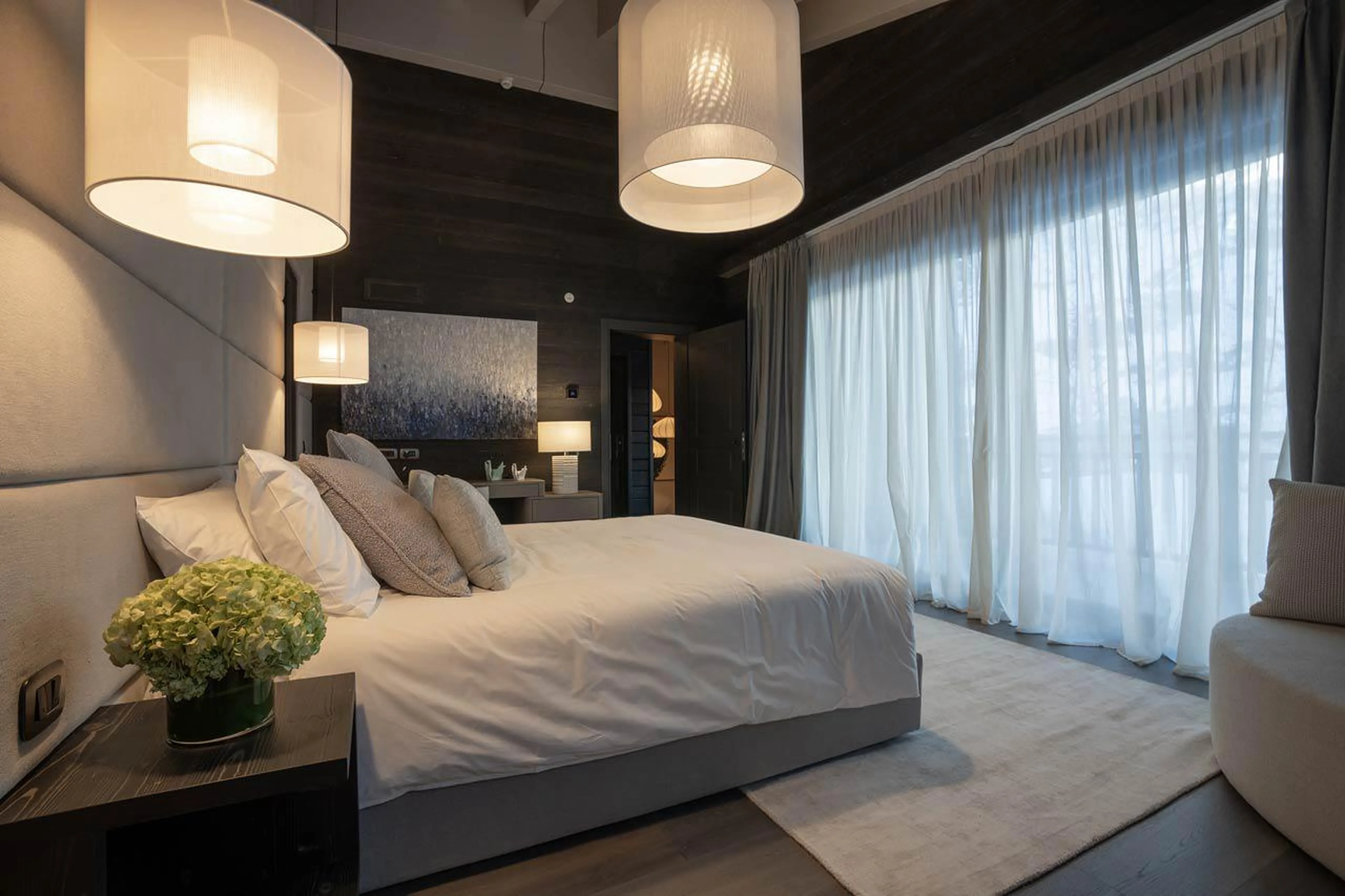 Super king-size bed at Chalet Il Gufo in Cervinia