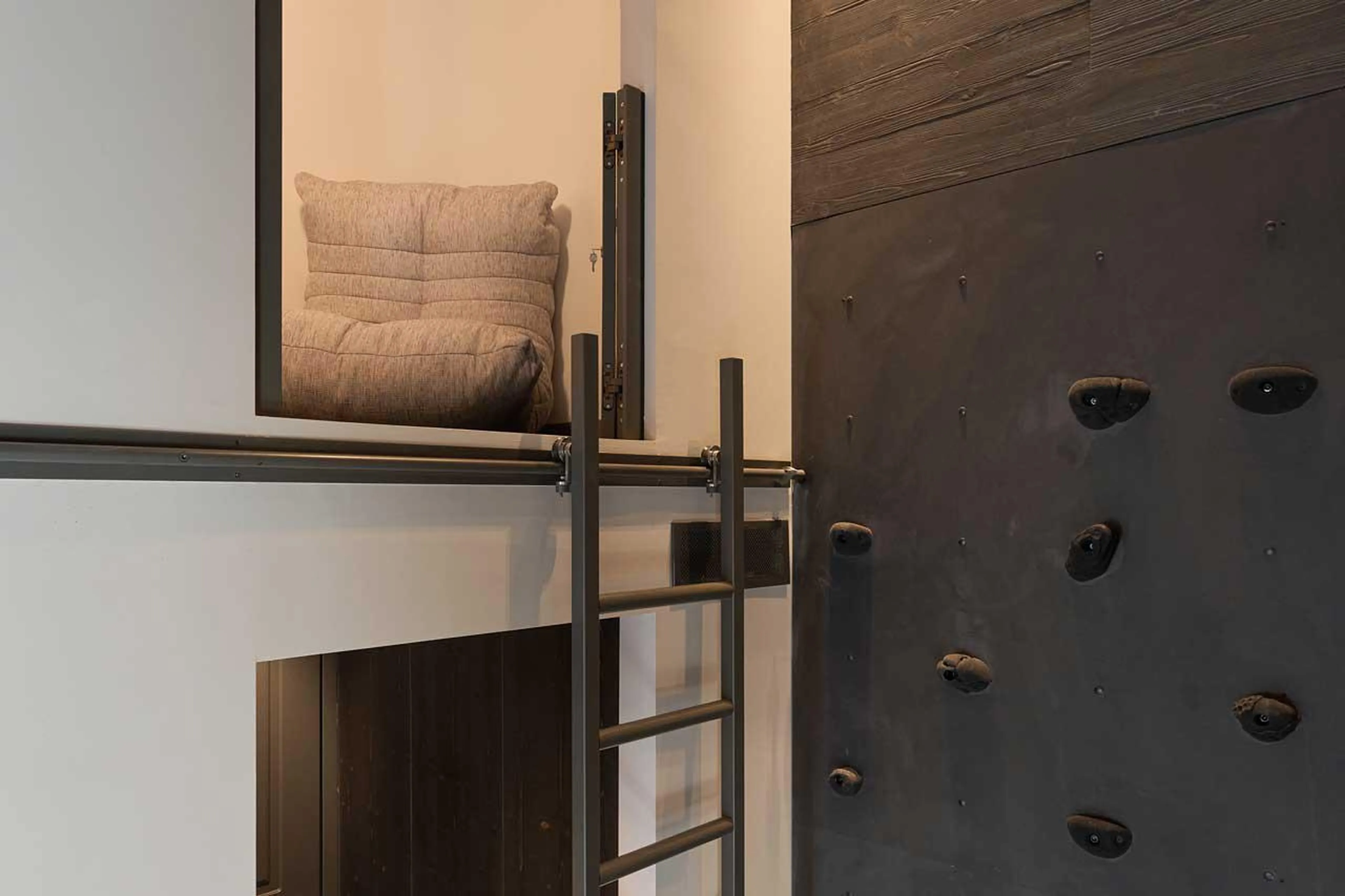 Climbing wall and secret den in Chalet Il Gufo in Cervinia