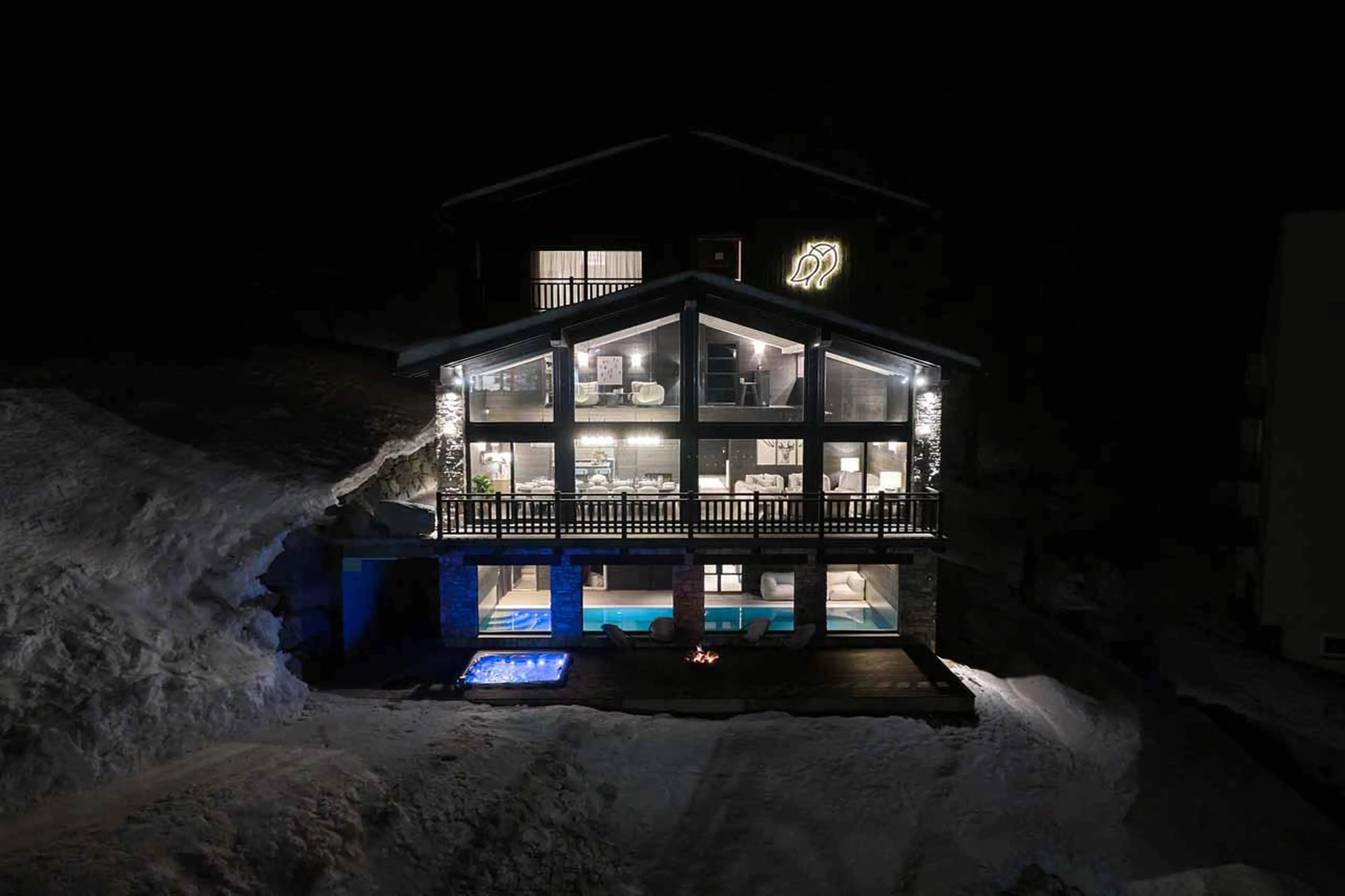 Exterior of Chalet Il Gufo in Cervinia at night