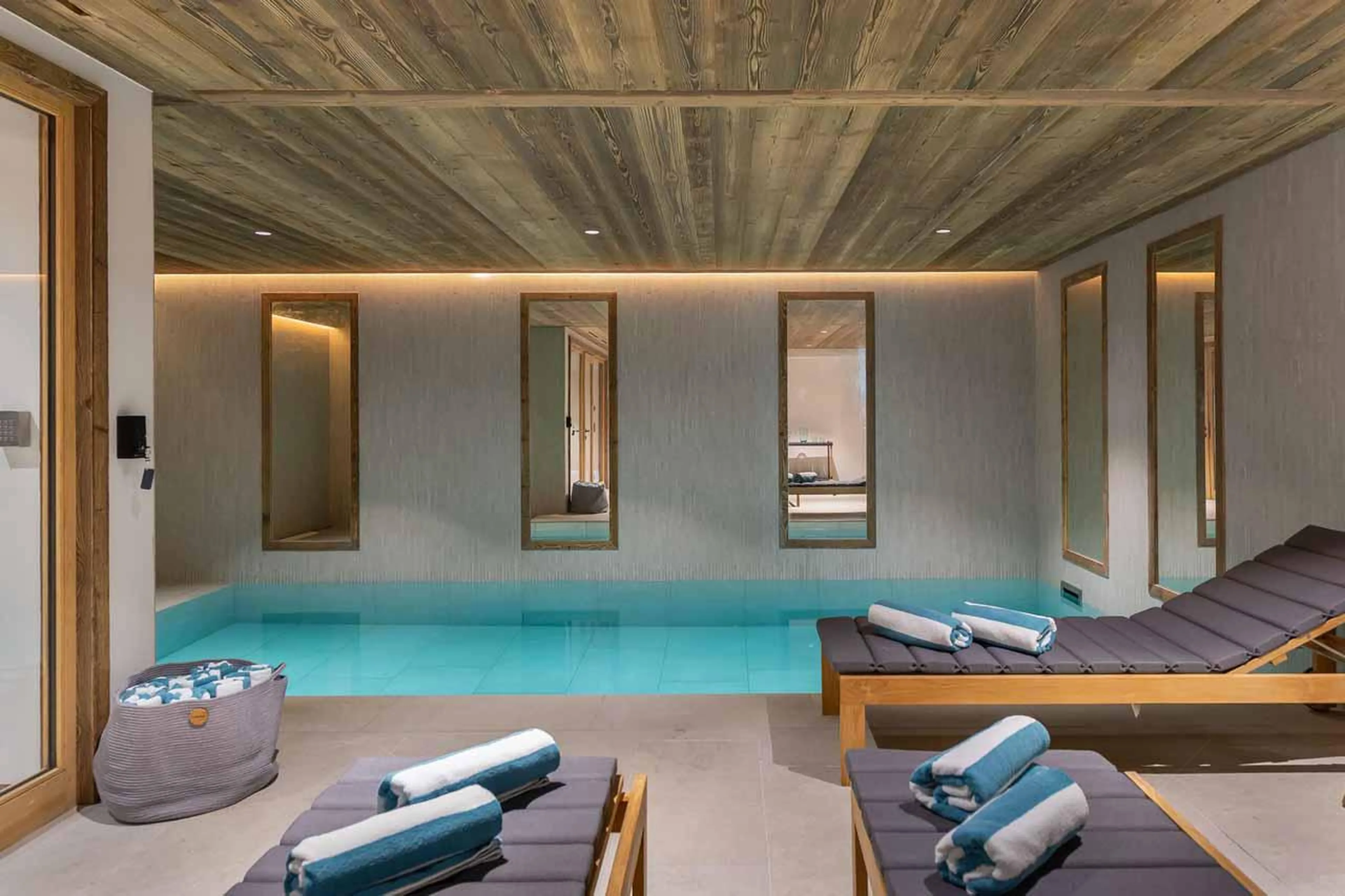 Spa with indoor pool at Chalet Imladris in St Martin de Belleville