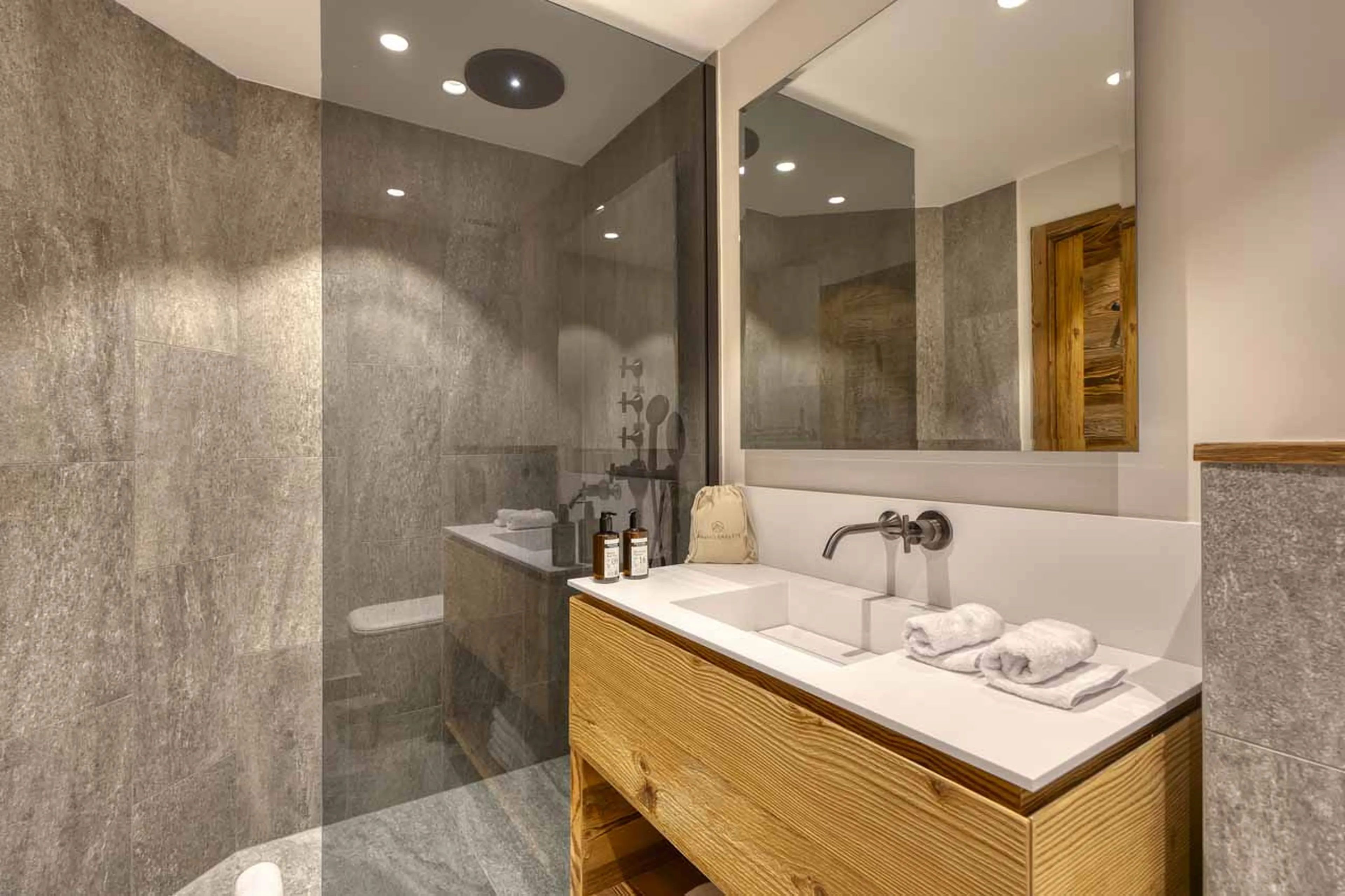 Bedroom 6 en-suite at Chalet Impala in Megeve