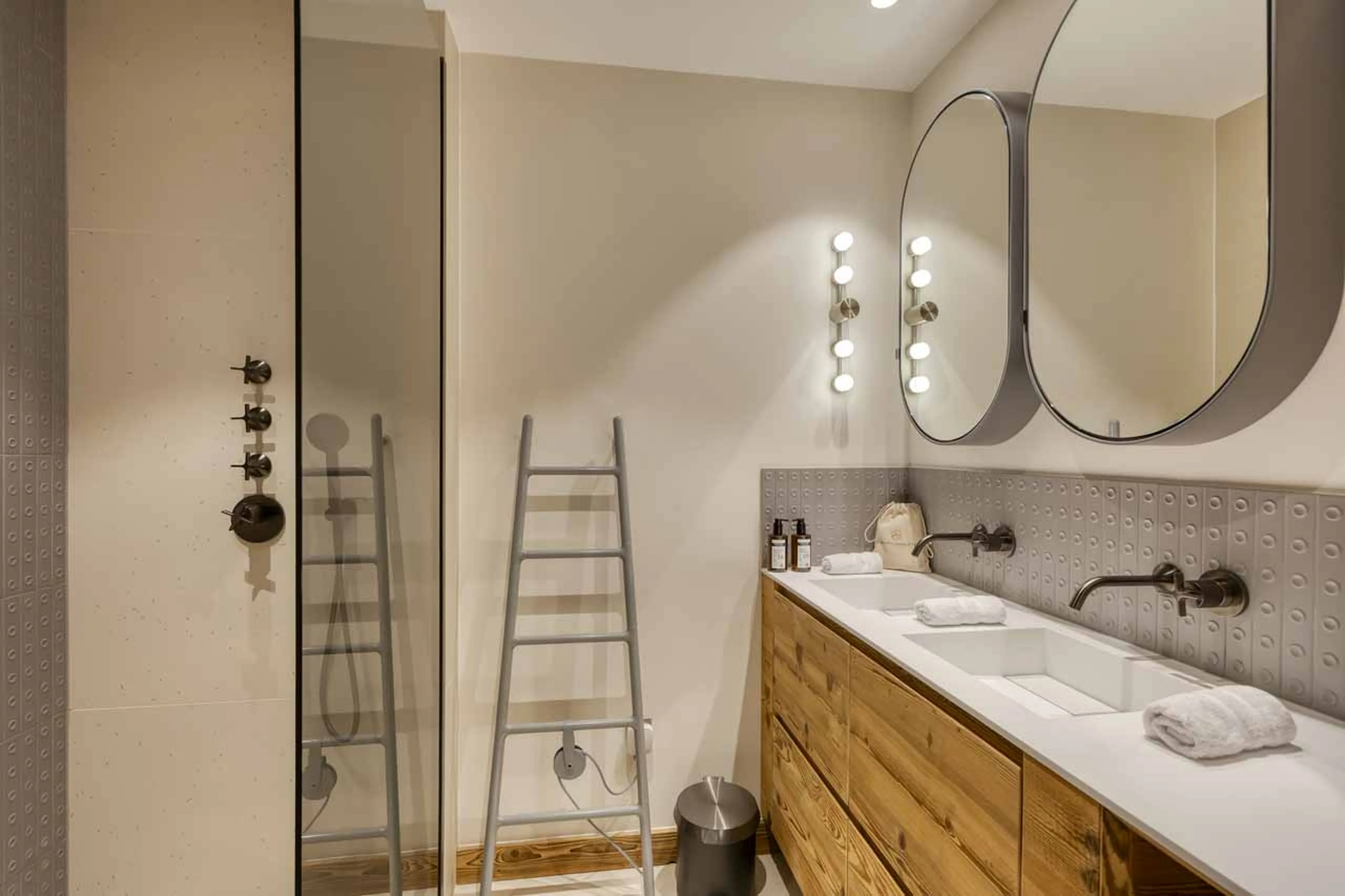 Bedroom 7 en-suite at Chalet Impala in Megeve