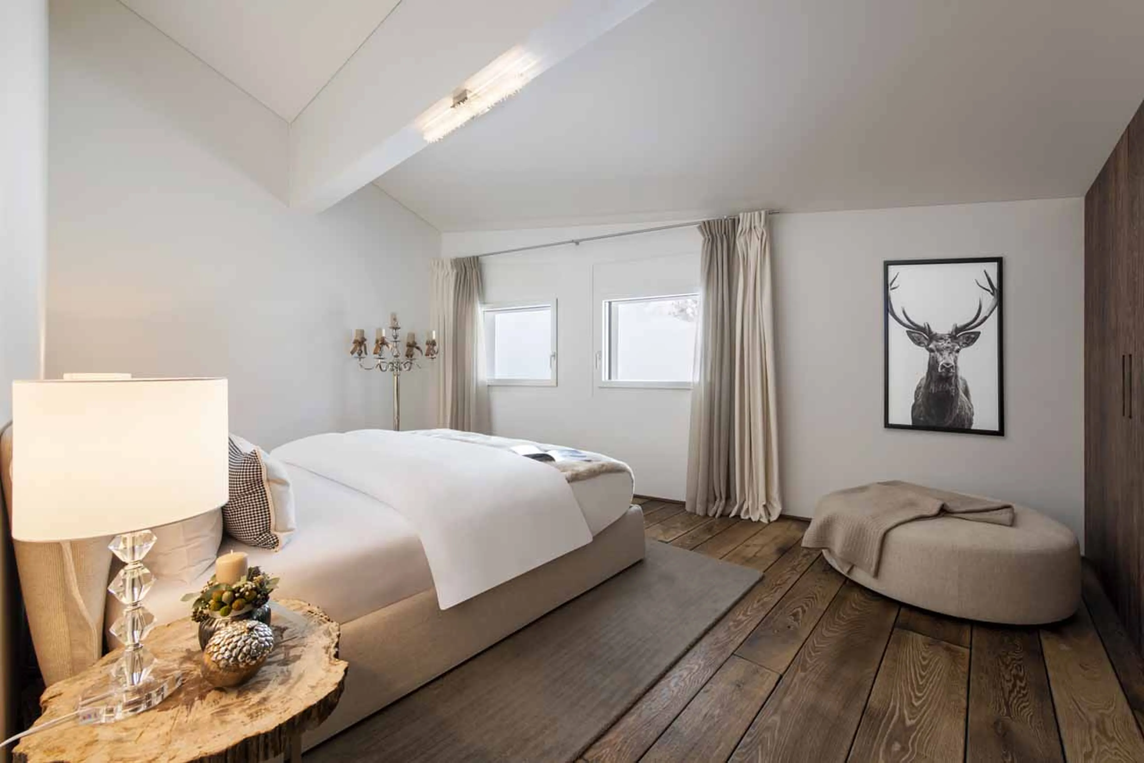 Spacious double bedroom at Chalet Jakobshorn in Davos