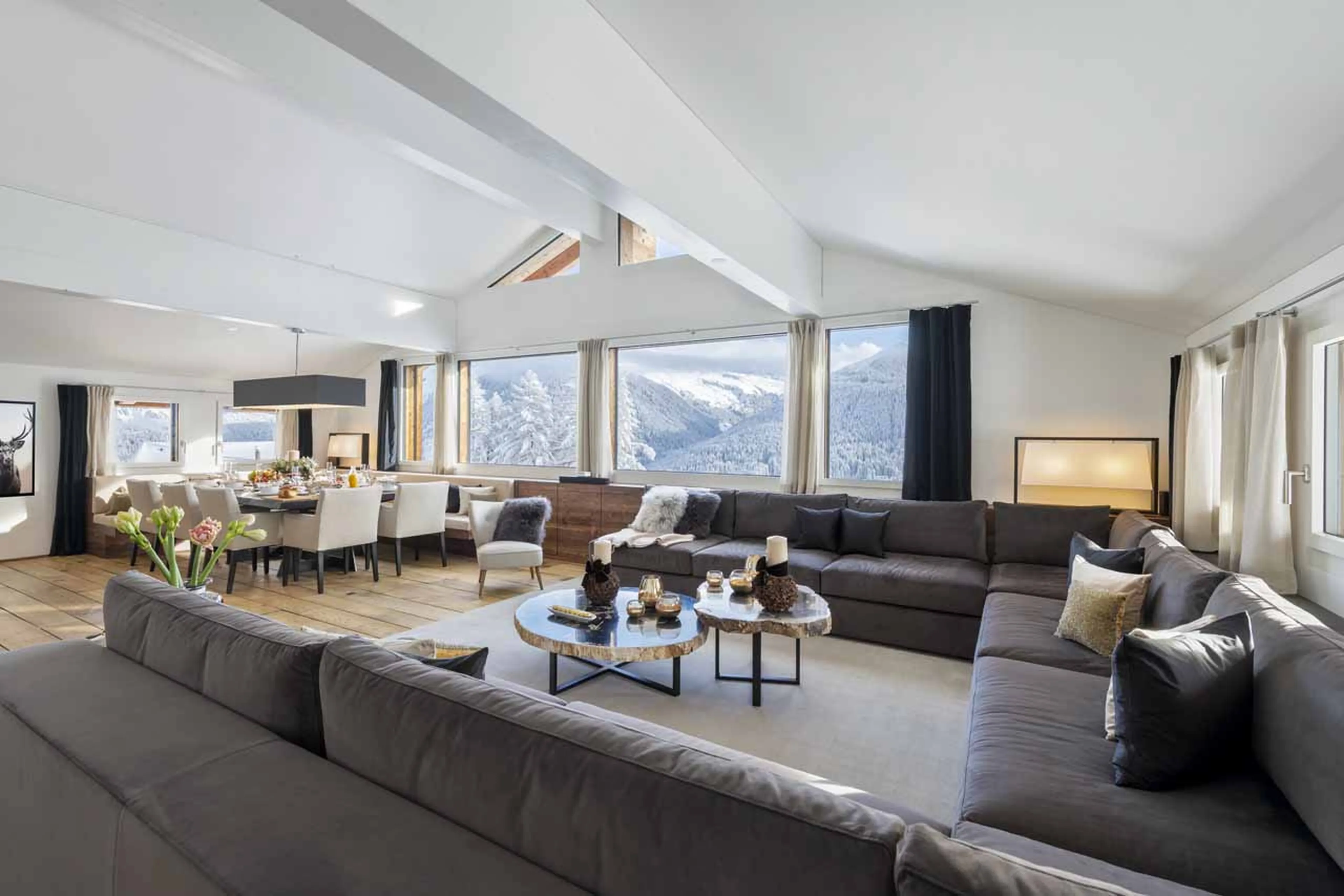 Open plan living area of Chalet Jakobshorn in Davos