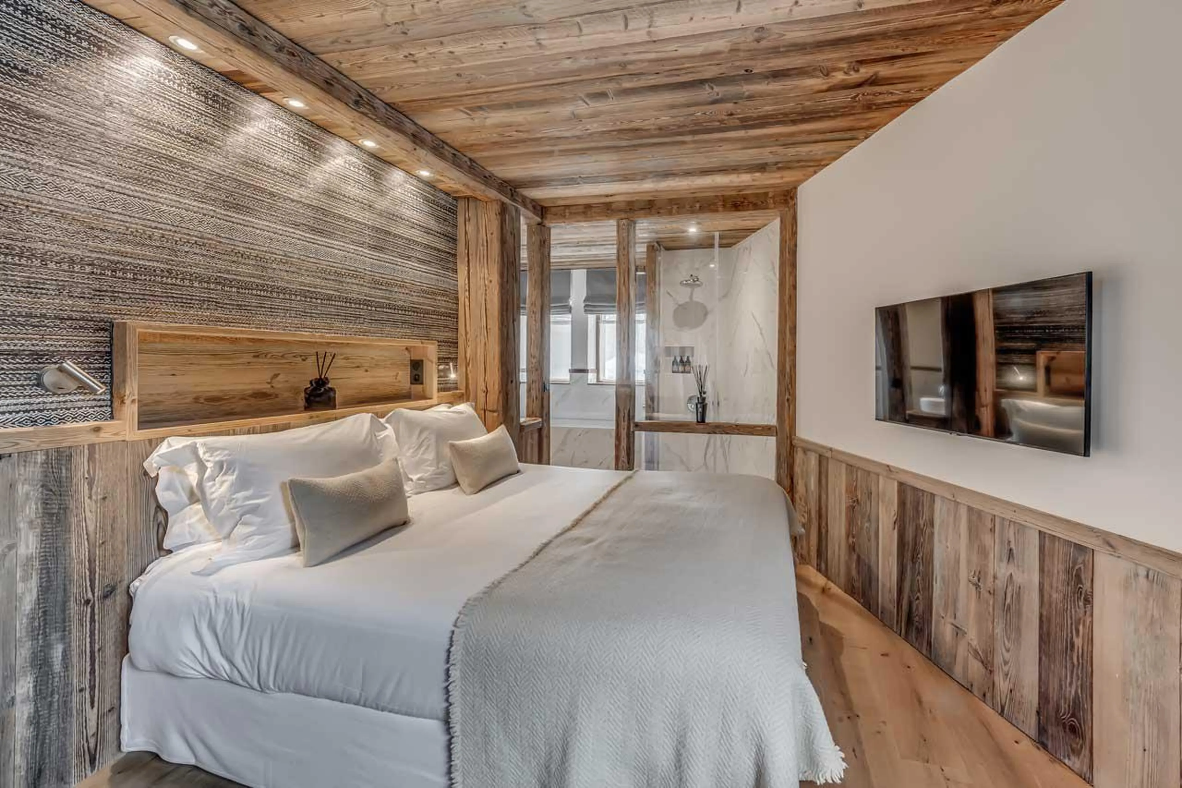 Bedroom six at Chalet Juno in Val d'Isere