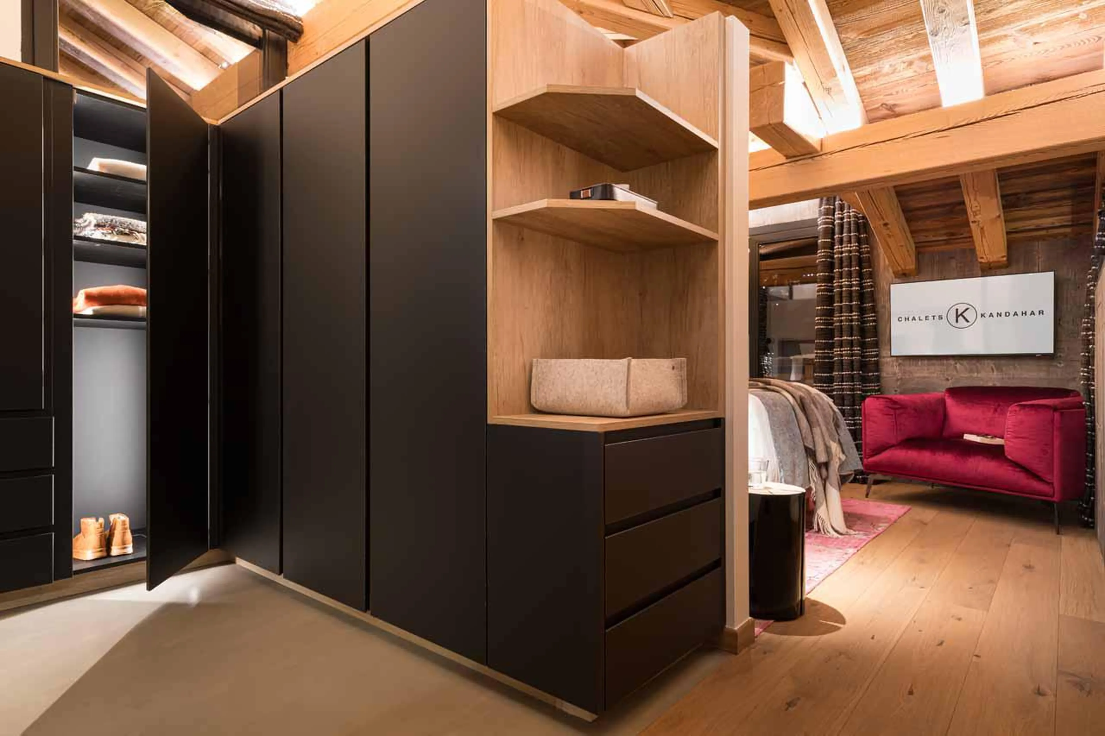 Large dressing room with plentiful storage space and a safe at Chalet Kandahar in Courchevel 1550