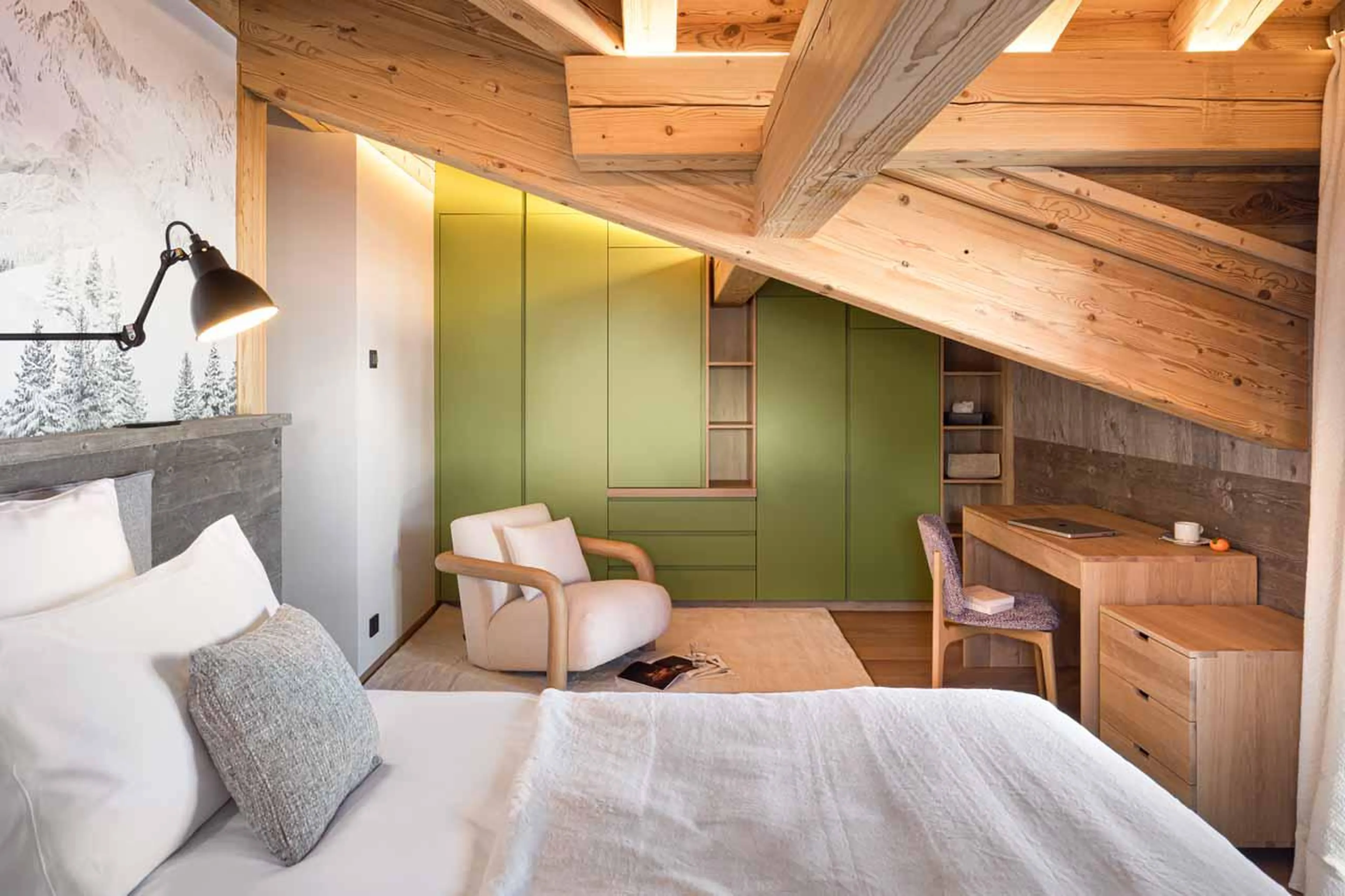 Bright bedroom with desk space and large dressing room at Chalet Kandahar in Courchevel 1550