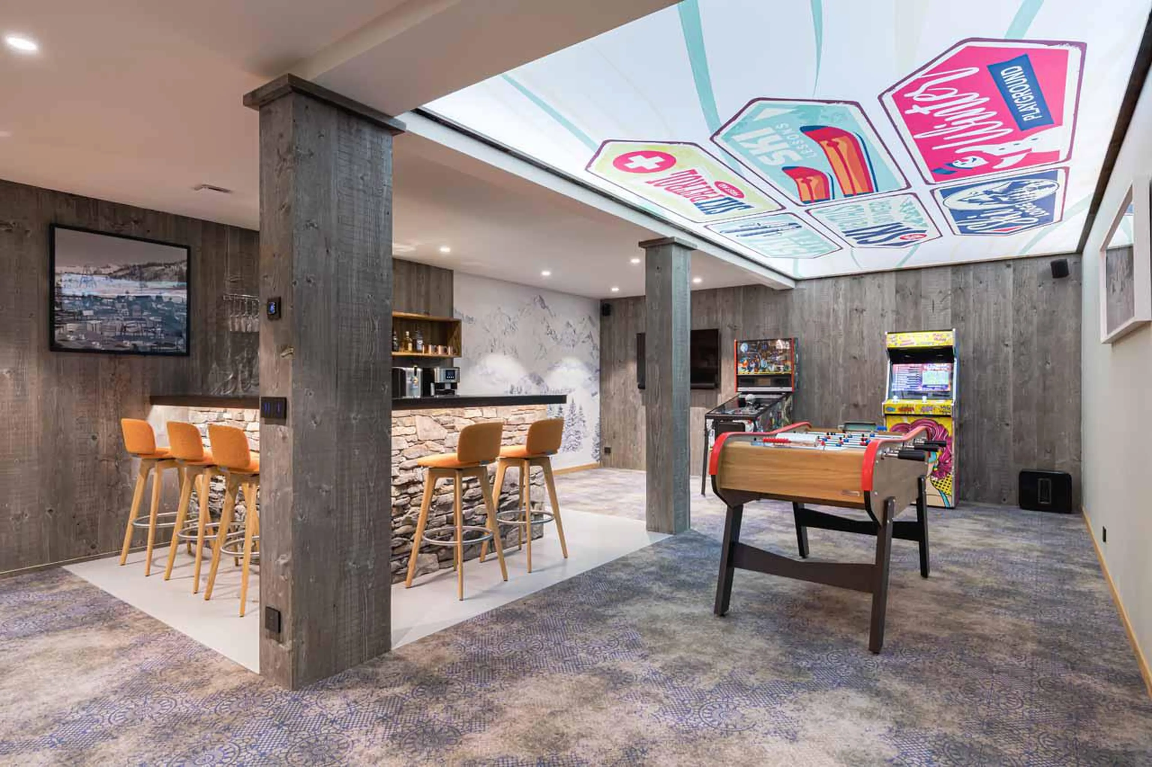 Bar and games room with sound system and Bose speakers at Chalet Kandahar in Courchevel 1550