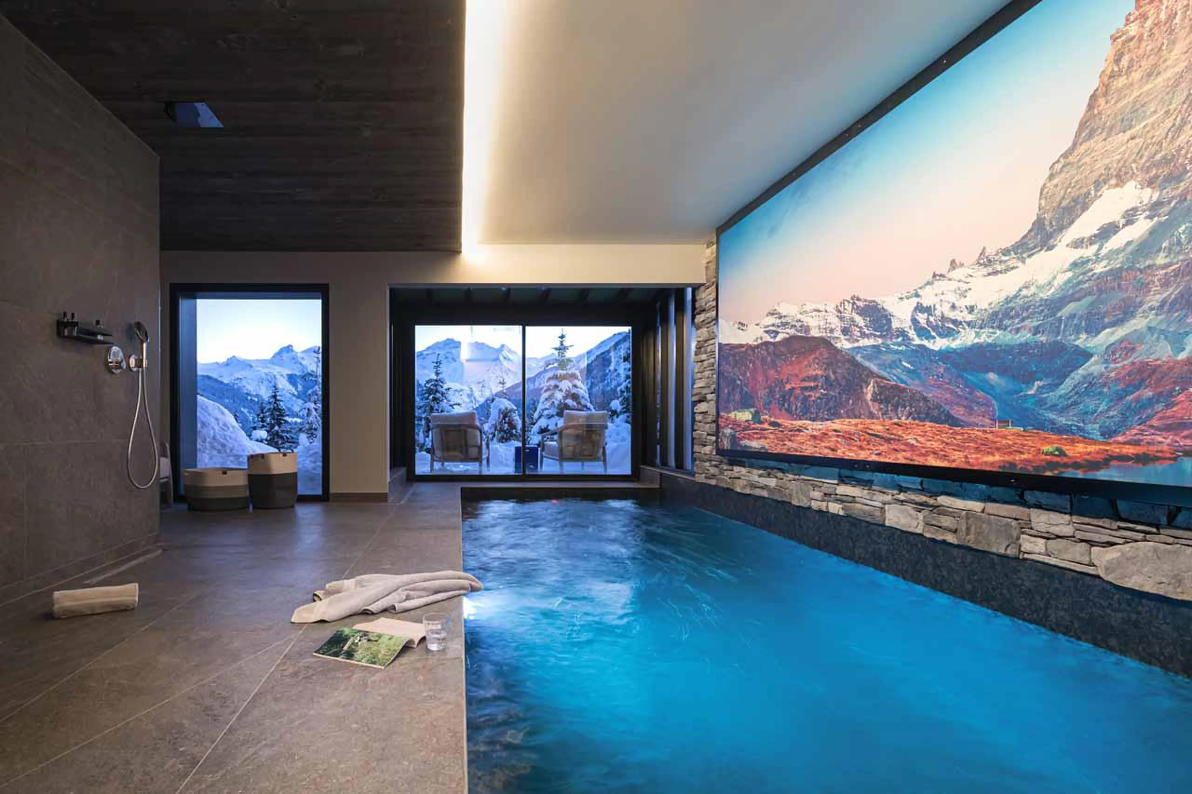 Swimming pool equipped with counter-current swimming at Chalet Kandahar in Courchevel 1550