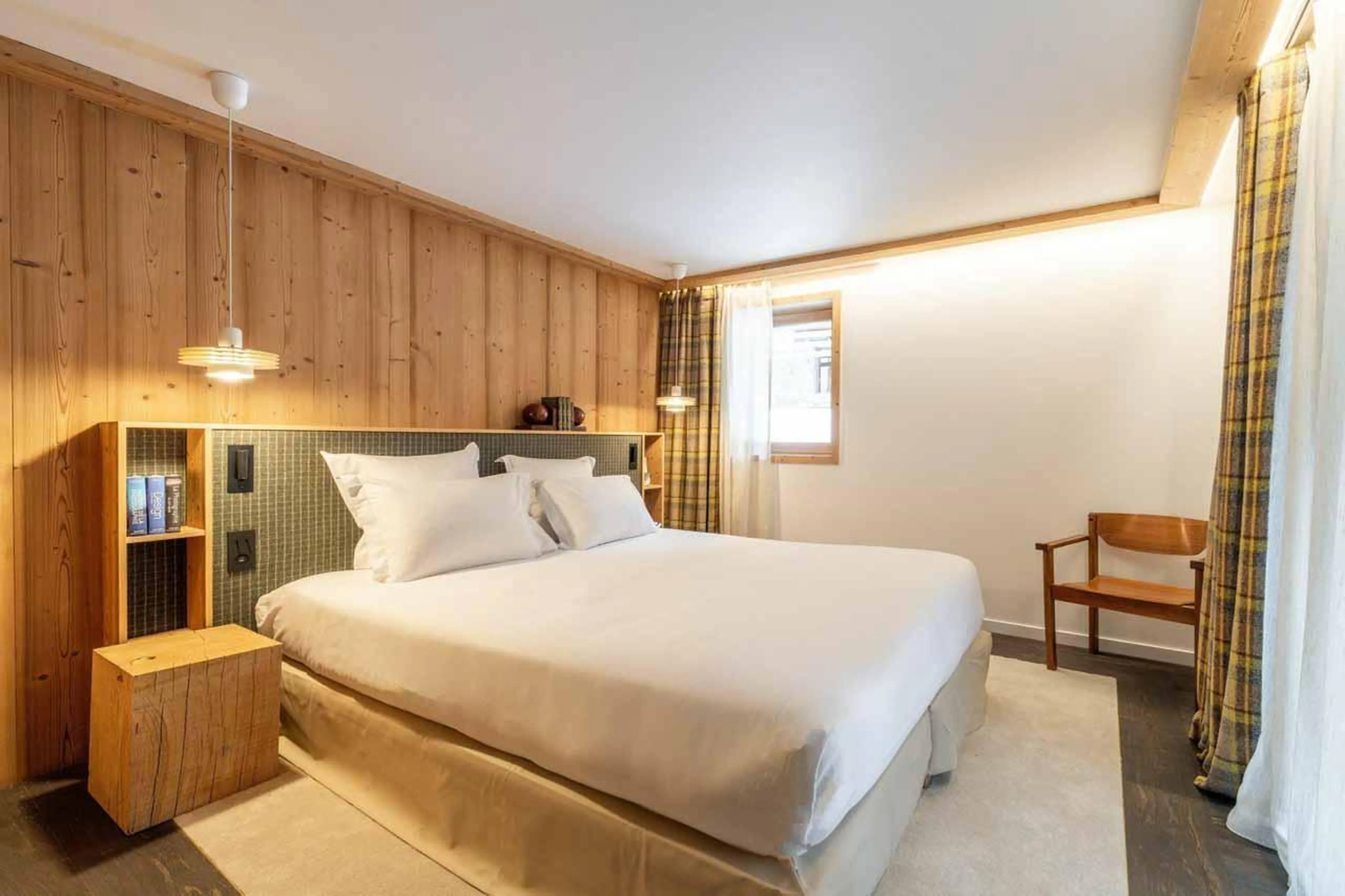 Double bedroom in Chalet Khoton, Courchevel Le Praz