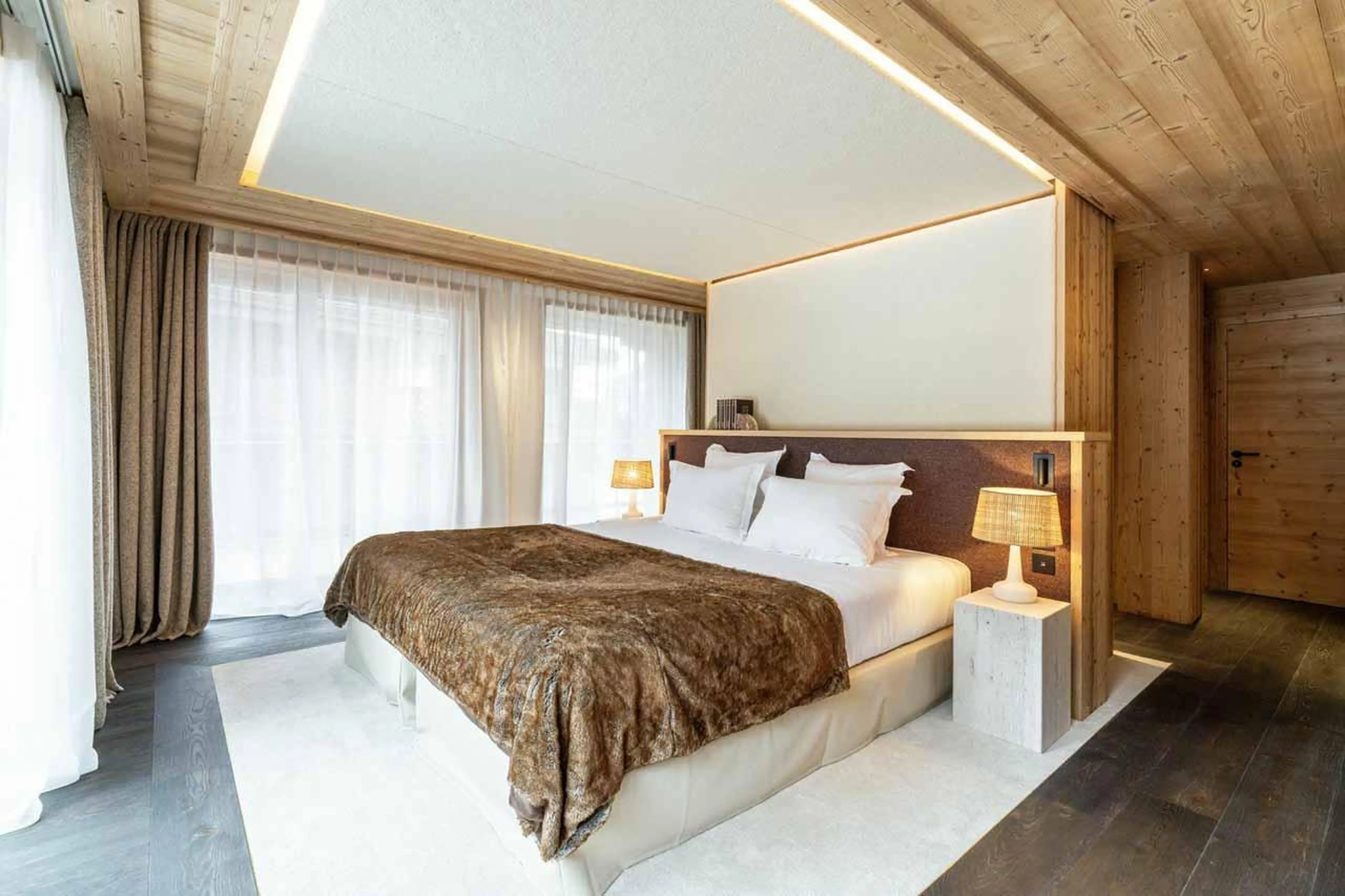 Double bedroom in Chalet Khoton, Courchevel Le Praz