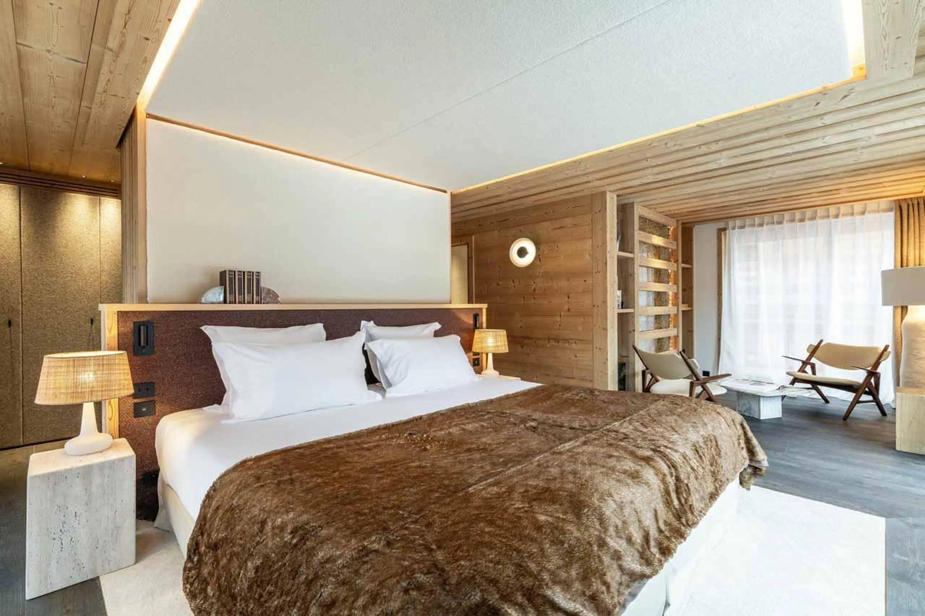 Double bedroom with sitting area in Chalet Khoton, Courchevel Le Praz