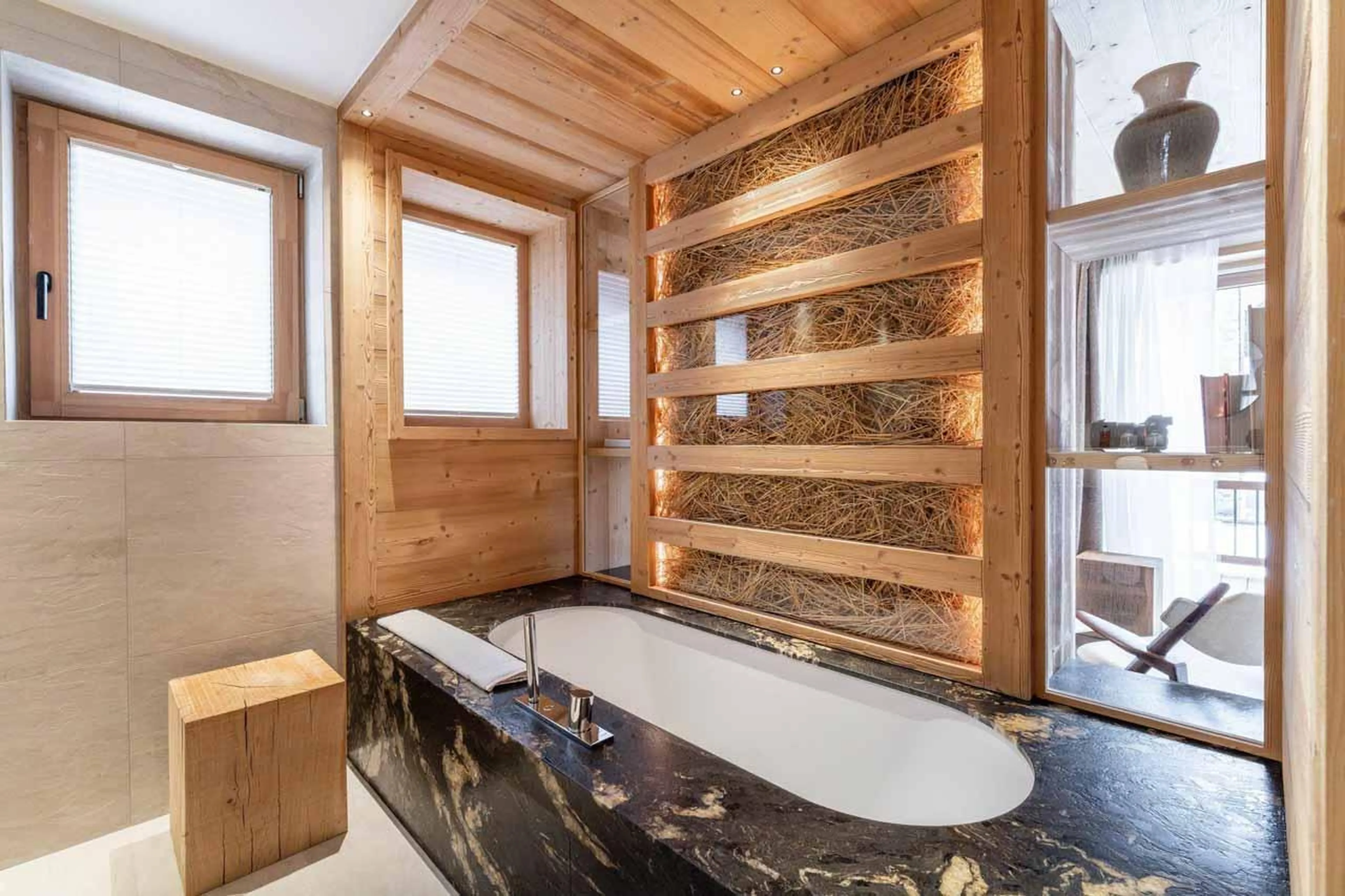 Bathtub in Chalet Khoton, Courchevel Le Praz