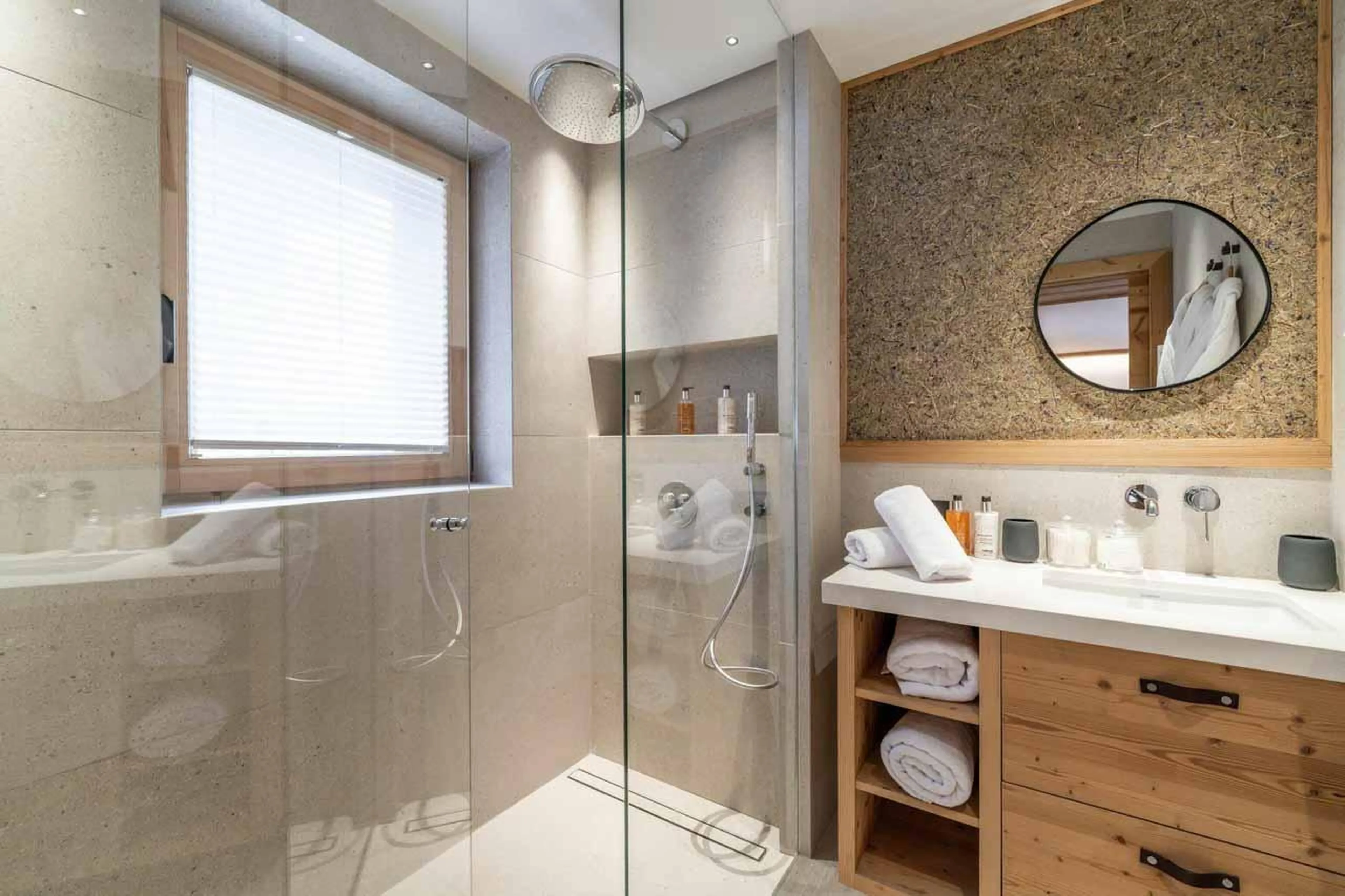 Shower and basin in Chalet Khoton, Courchevel Le Praz