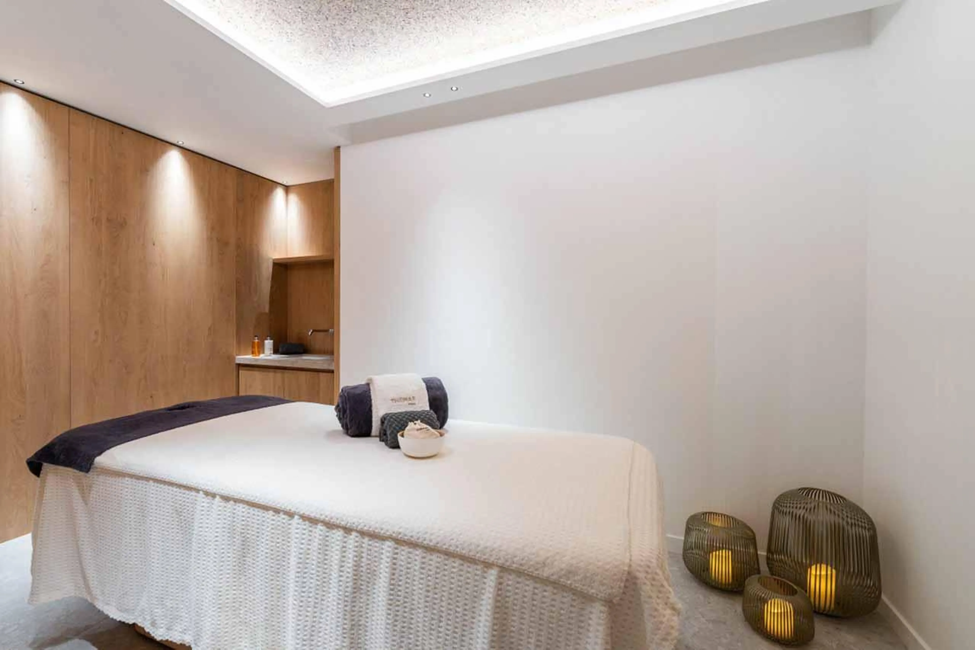 Massage table in Chalet Khoton, Courchevel Le Praz
